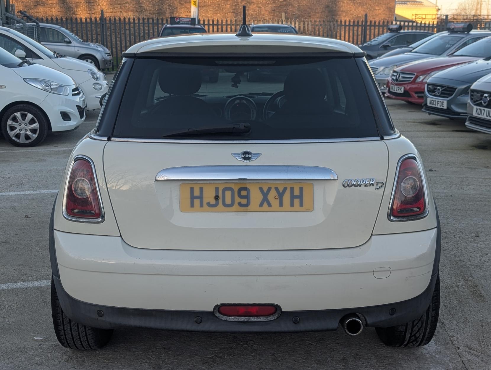 MINI Hatch 1.6 Cooper D Hatchback 3dr Diesel Manual Euro 4 (110 ps)