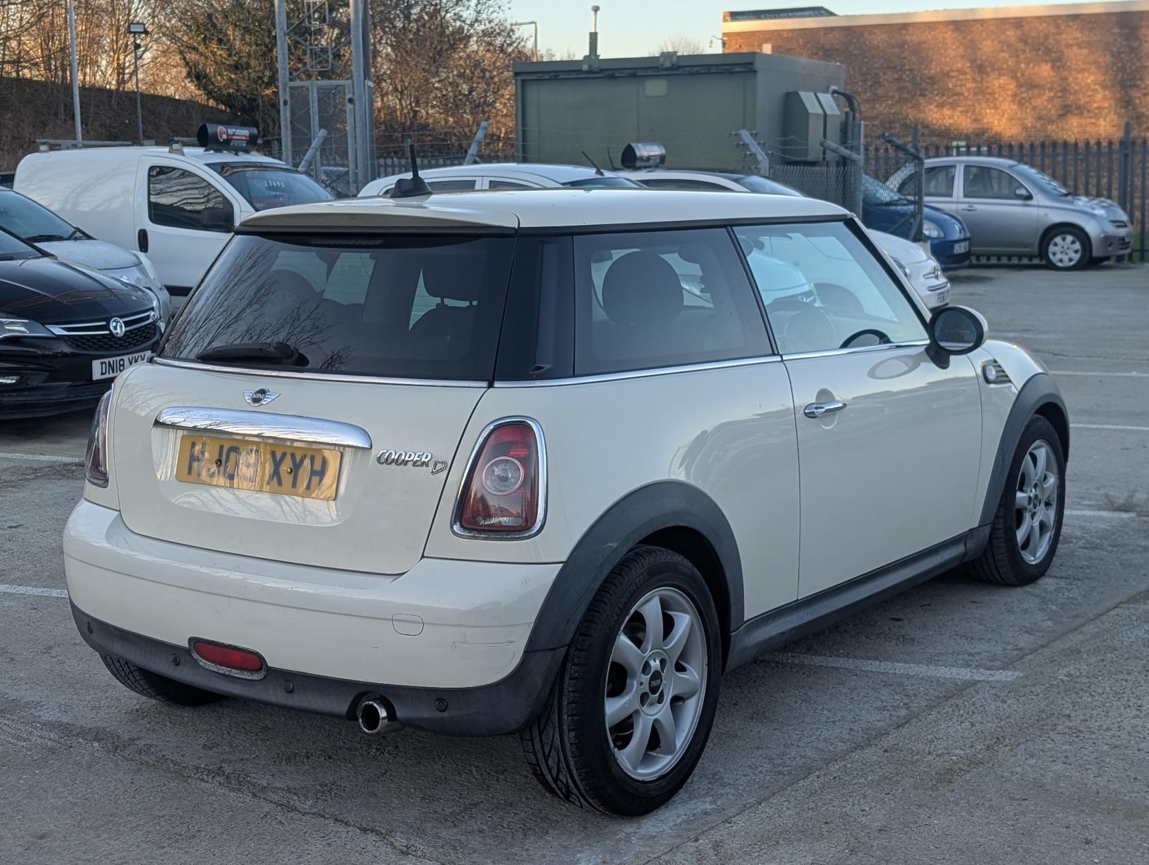 MINI Hatch 1.6 Cooper D Hatchback 3dr Diesel Manual Euro 4 (110 ps)