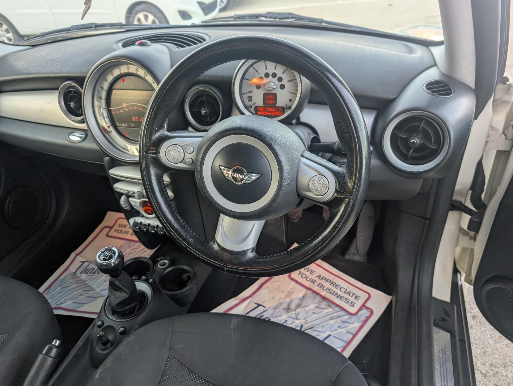 MINI Hatch 1.6 Cooper D Hatchback 3dr Diesel Manual Euro 4 (110 ps)