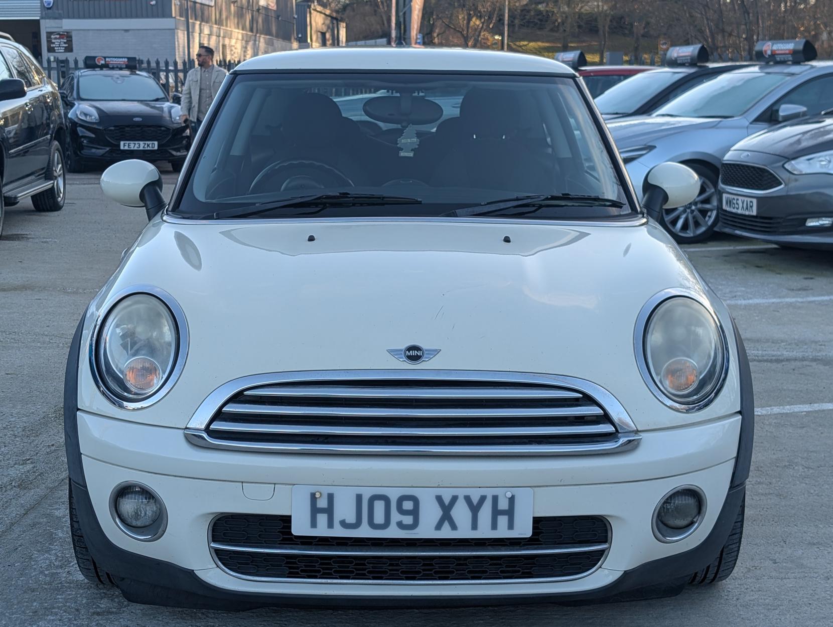MINI Hatch 1.6 Cooper D Hatchback 3dr Diesel Manual Euro 4 (110 ps)