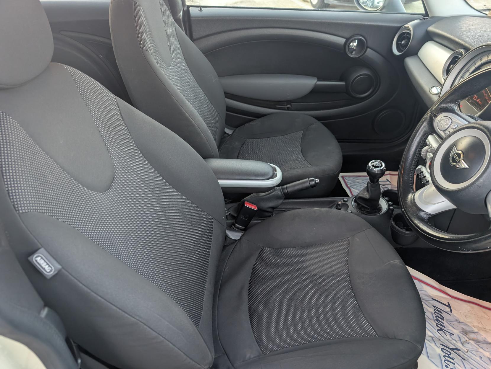 MINI Hatch 1.6 Cooper D Hatchback 3dr Diesel Manual Euro 4 (110 ps)