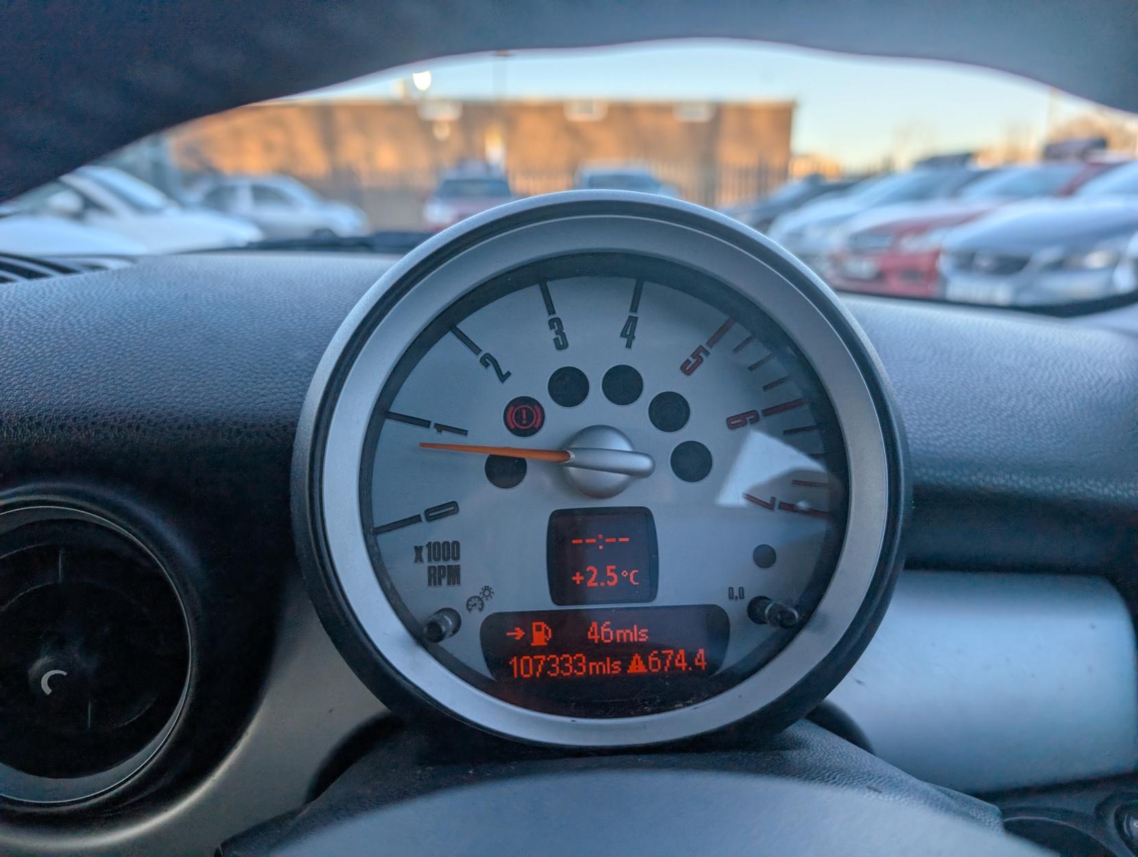 MINI Hatch 1.6 Cooper D Hatchback 3dr Diesel Manual Euro 4 (110 ps)