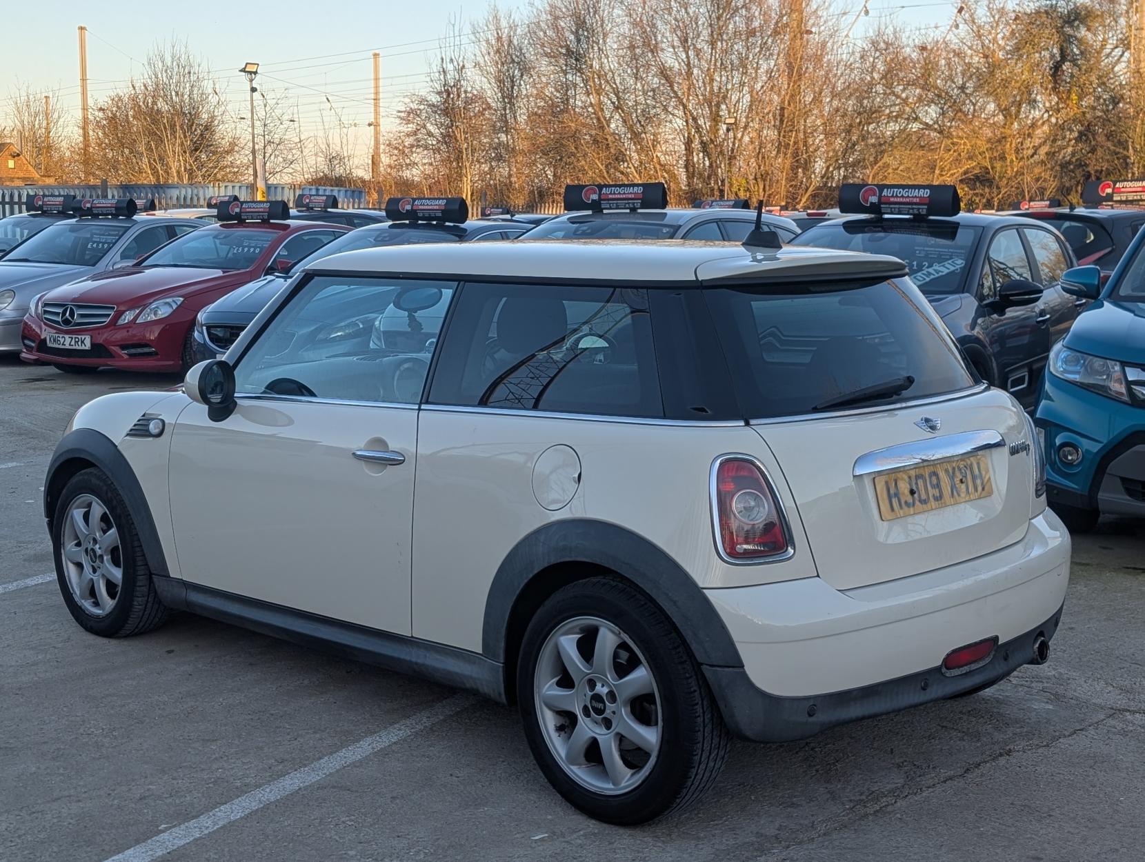MINI Hatch 1.6 Cooper D Hatchback 3dr Diesel Manual Euro 4 (110 ps)