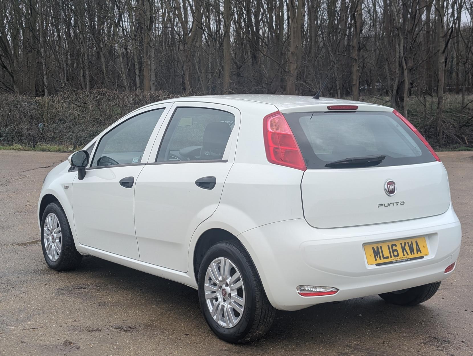Fiat Punto 1.2 Pop + Hatchback 5dr Petrol Euro 6 (69 bhp)