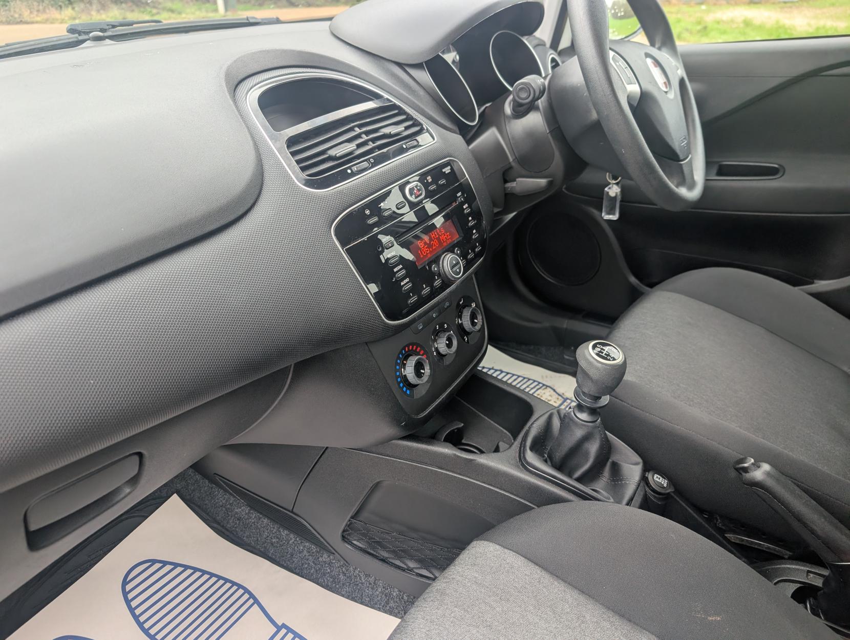 Fiat Punto 1.2 Pop + Hatchback 5dr Petrol Euro 6 (69 bhp)