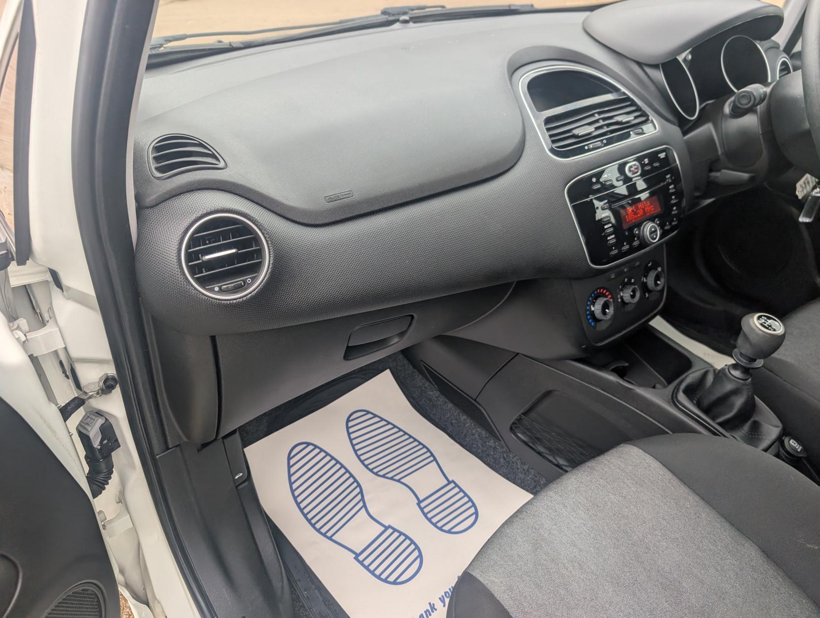 Fiat Punto 1.2 Pop + Hatchback 5dr Petrol Euro 6 (69 bhp)