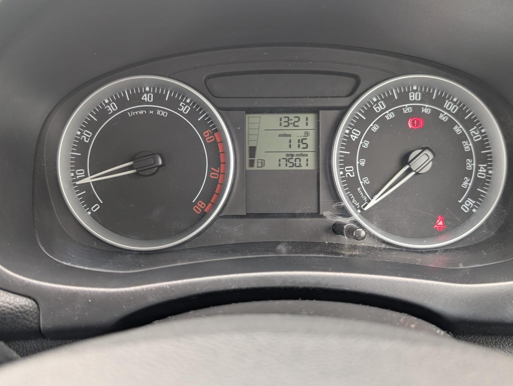 Skoda Fabia 1.4 16V 2 Hatchback 5dr Petrol Manual (155 g/km, 85 bhp)