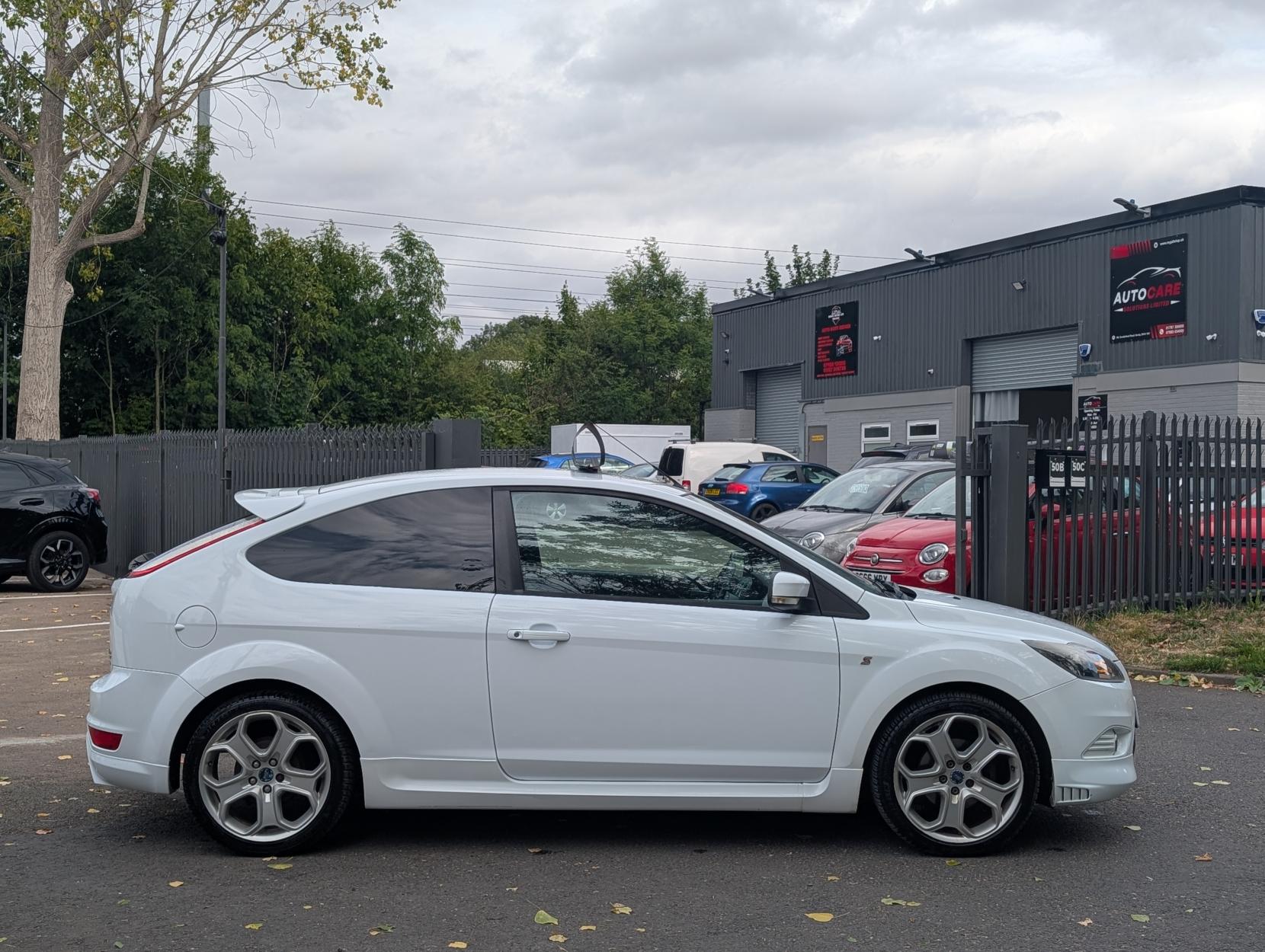 Ford Focus 1.8 Zetec S Hatchback 3dr Petrol Manual (167 g/km, 123 bhp)