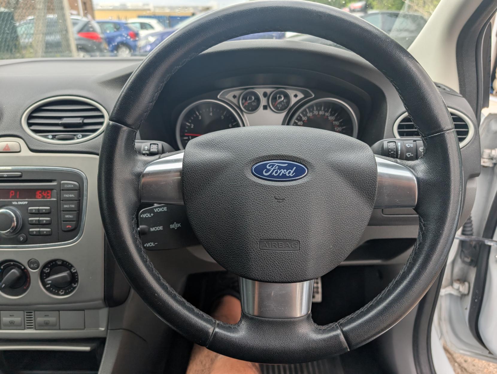 Ford Focus 1.8 Zetec S Hatchback 3dr Petrol Manual (167 g/km, 123 bhp)