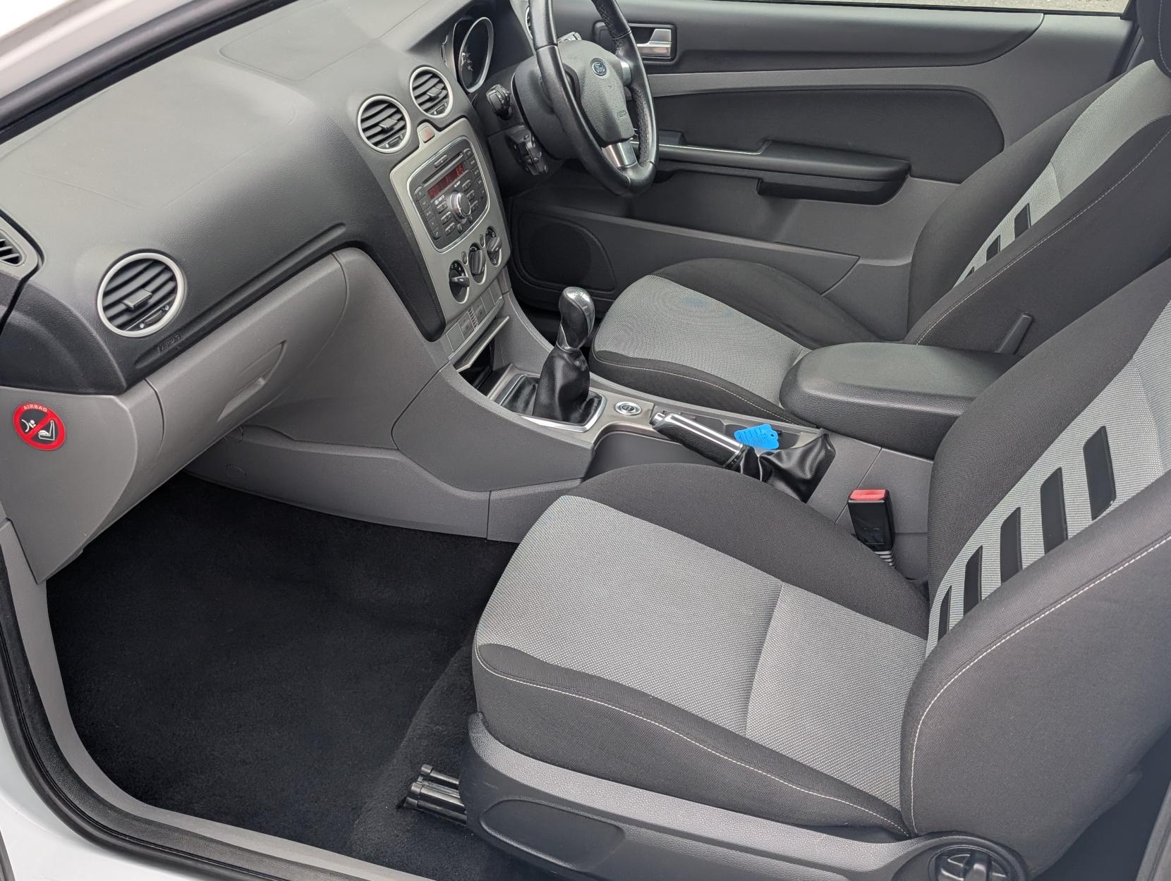 Ford Focus 1.8 Zetec S Hatchback 3dr Petrol Manual (167 g/km, 123 bhp)