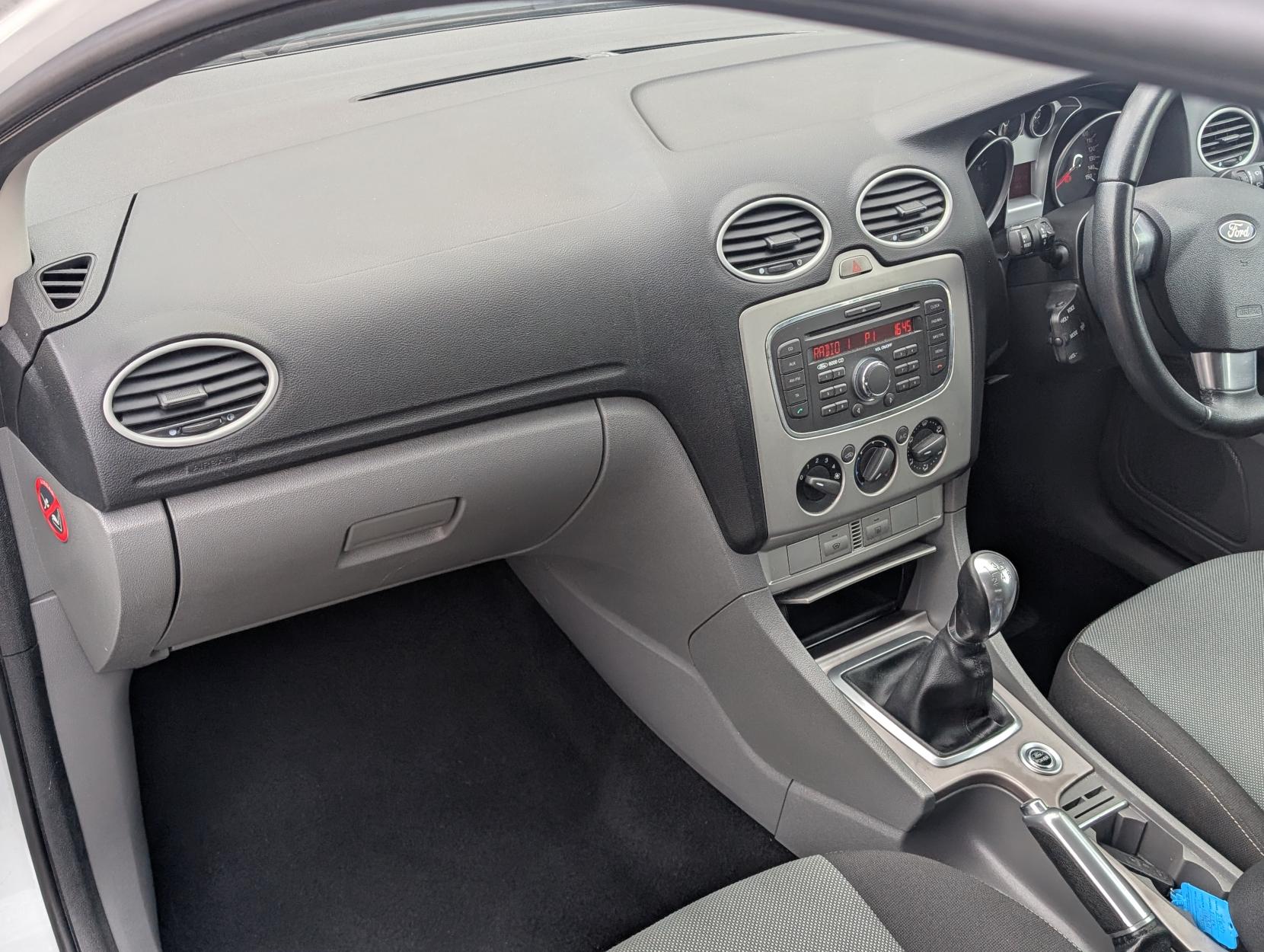 Ford Focus 1.8 Zetec S Hatchback 3dr Petrol Manual (167 g/km, 123 bhp)