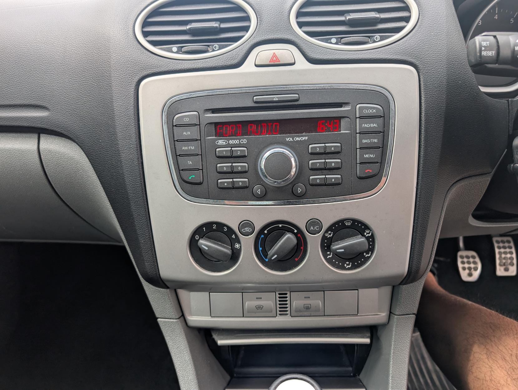 Ford Focus 1.8 Zetec S Hatchback 3dr Petrol Manual (167 g/km, 123 bhp)