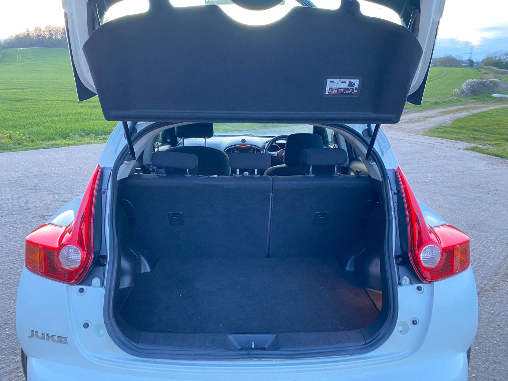 Nissan Juke 1.6 Acenta SUV 5dr Petrol Manual Euro 5 (s/s) (117 ps)