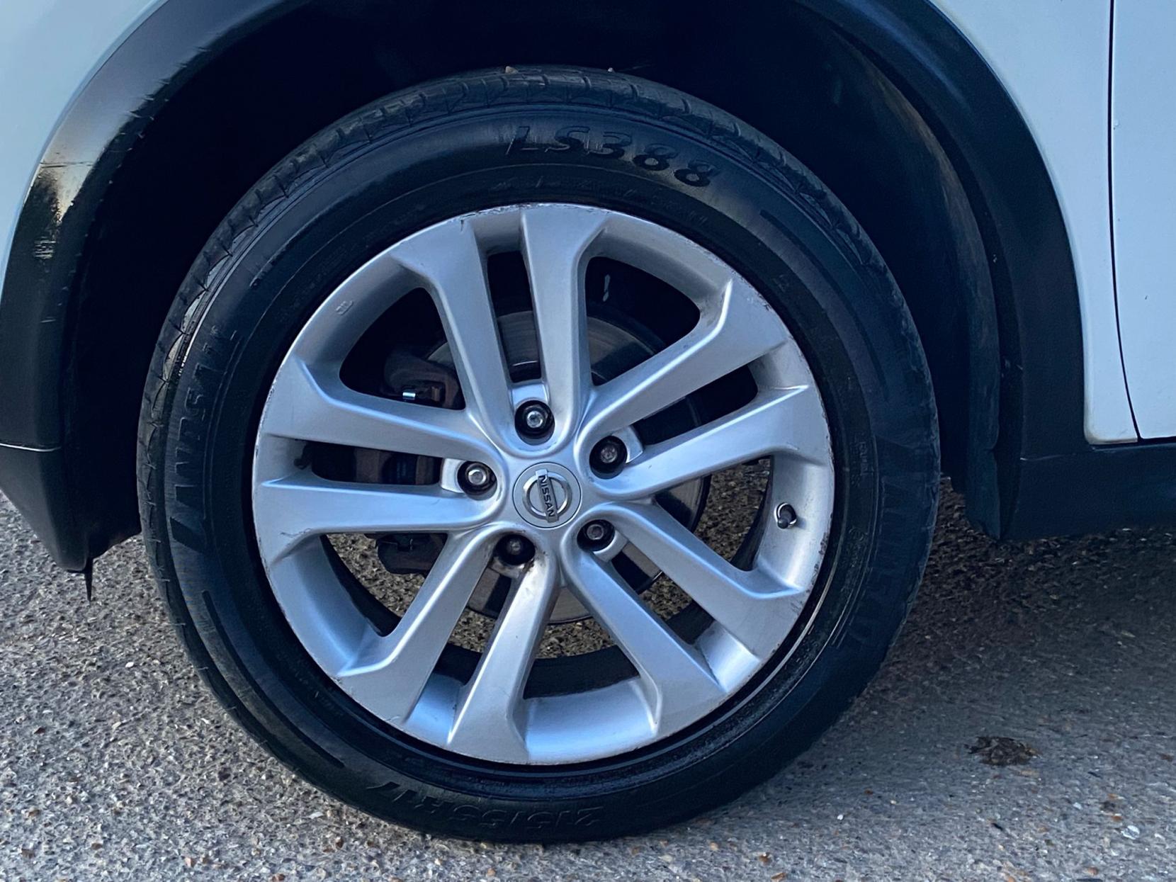 Nissan Juke 1.6 Acenta SUV 5dr Petrol Manual Euro 5 (s/s) (117 ps)