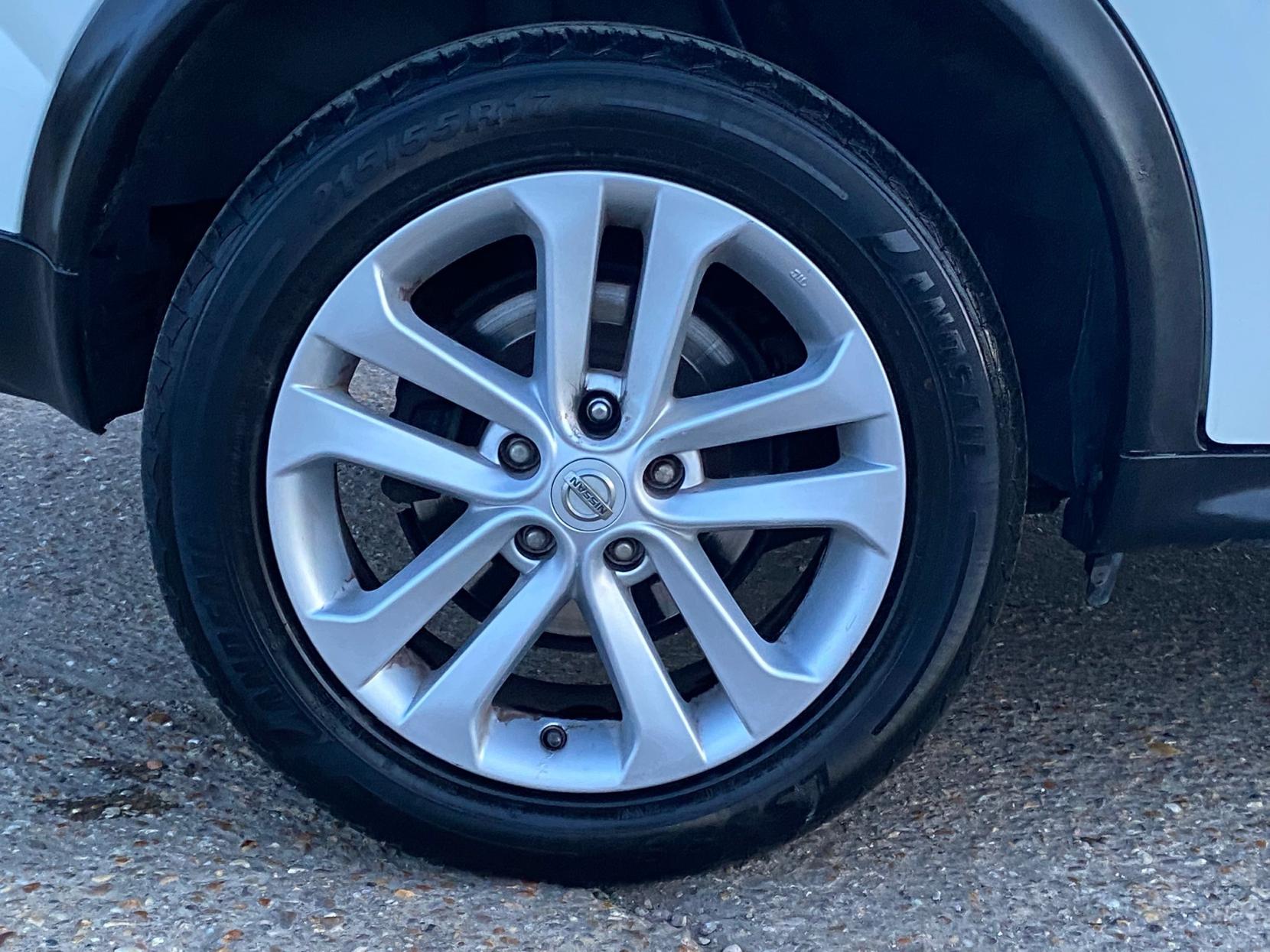 Nissan Juke 1.6 Acenta SUV 5dr Petrol Manual Euro 5 (s/s) (117 ps)