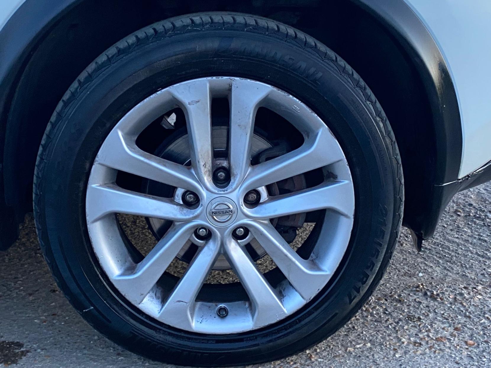 Nissan Juke 1.6 Acenta SUV 5dr Petrol Manual Euro 5 (s/s) (117 ps)