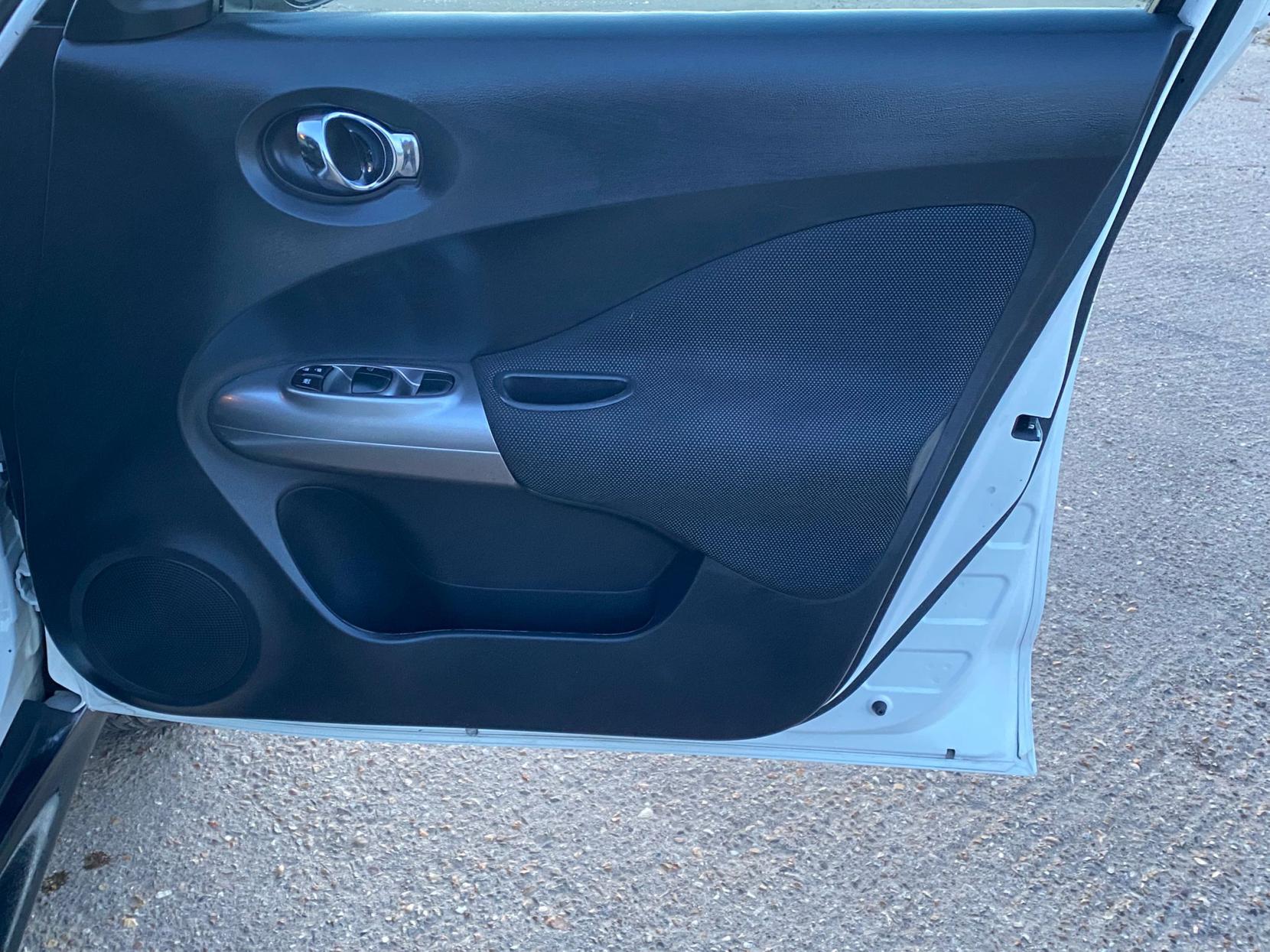 Nissan Juke 1.6 Acenta SUV 5dr Petrol Manual Euro 5 (s/s) (117 ps)