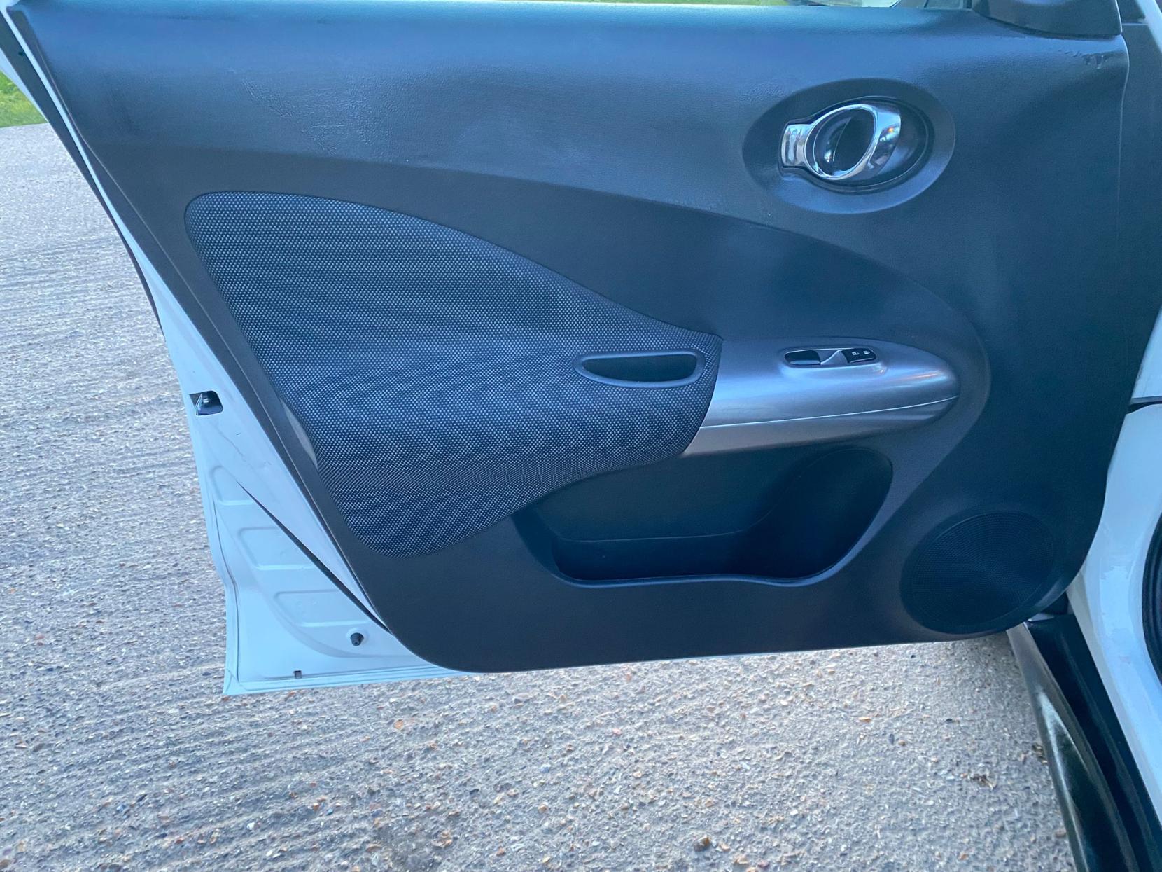 Nissan Juke 1.6 Acenta SUV 5dr Petrol Manual Euro 5 (s/s) (117 ps)