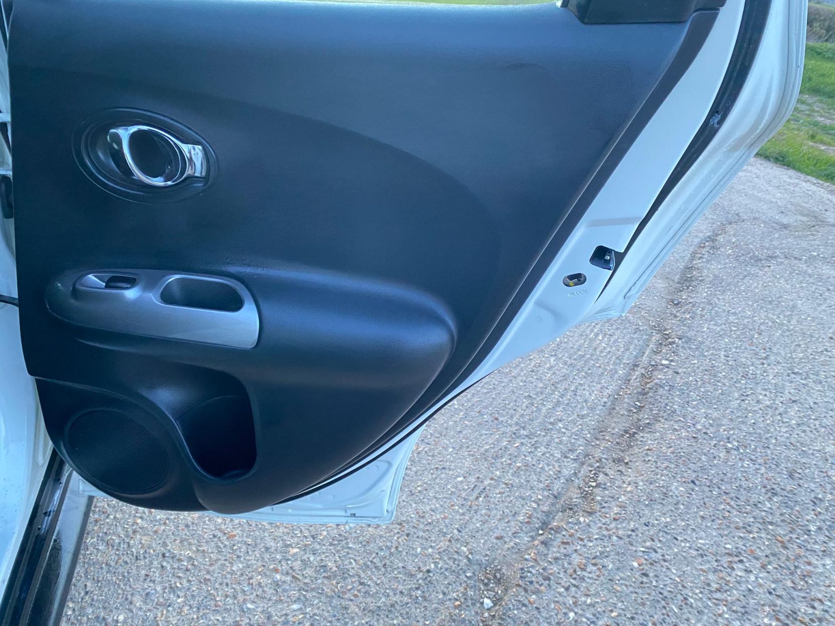 Nissan Juke 1.6 Acenta SUV 5dr Petrol Manual Euro 5 (s/s) (117 ps)