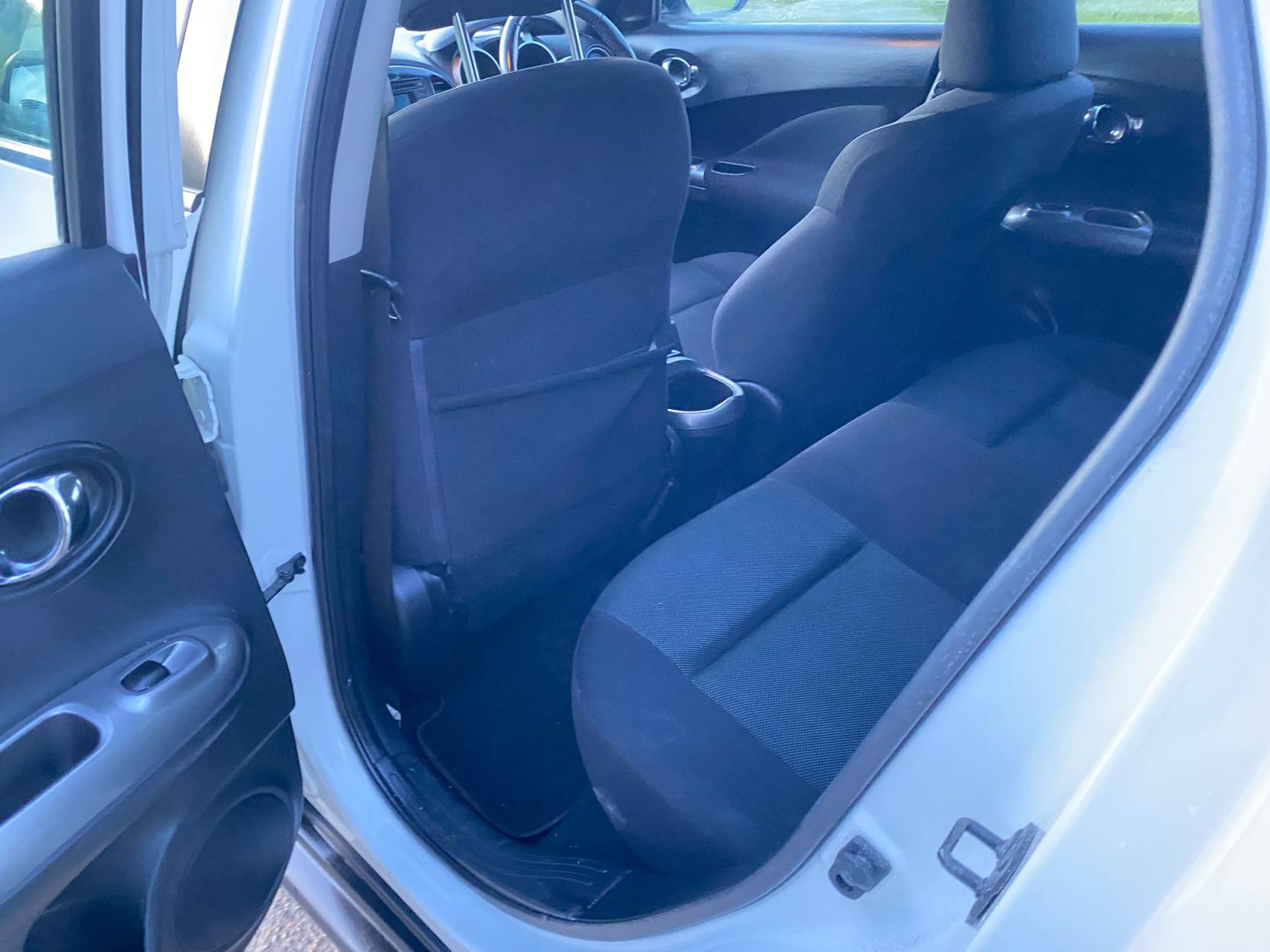 Nissan Juke 1.6 Acenta SUV 5dr Petrol Manual Euro 5 (s/s) (117 ps)