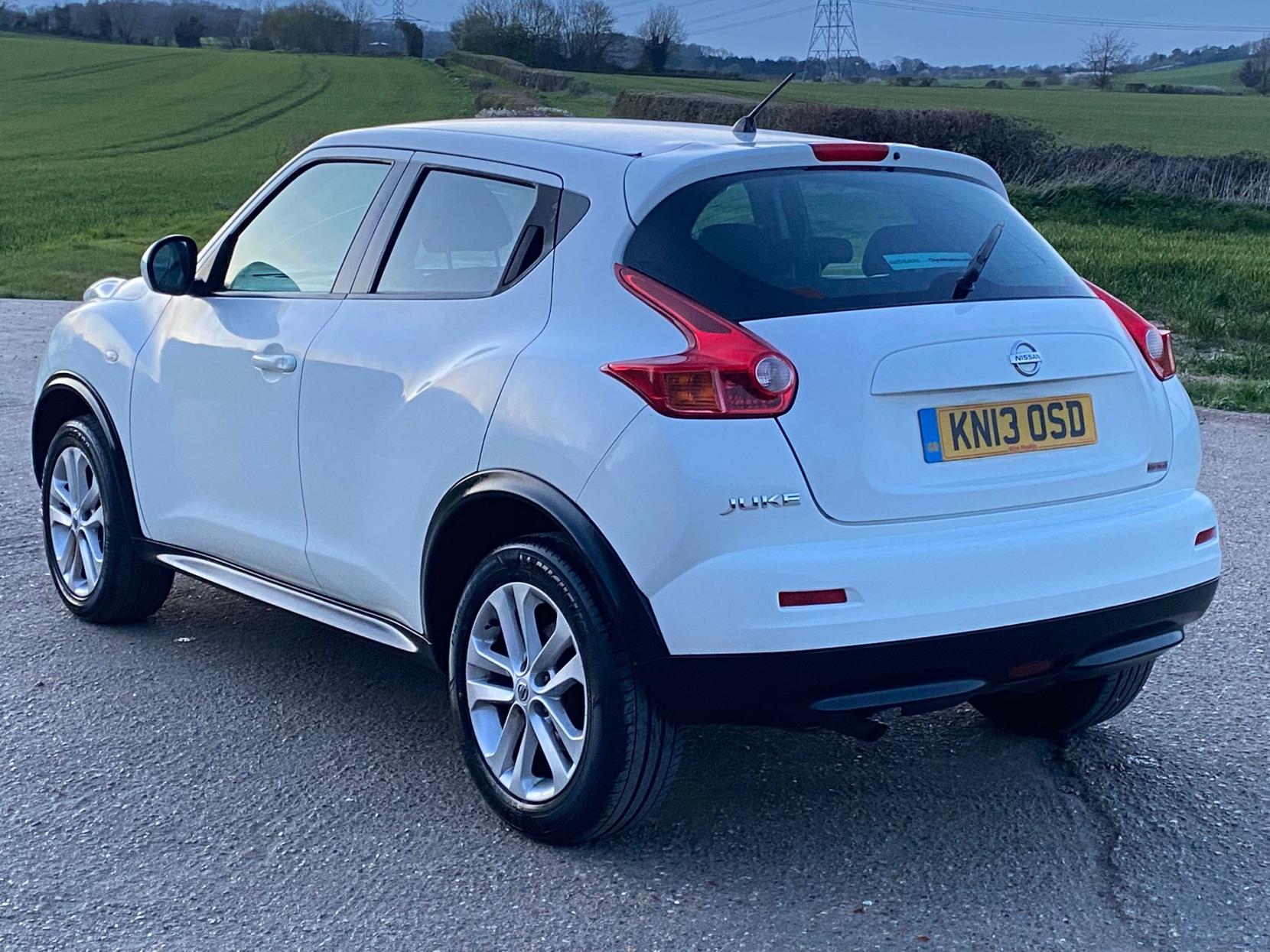 Nissan Juke 1.6 Acenta SUV 5dr Petrol Manual Euro 5 (s/s) (117 ps)