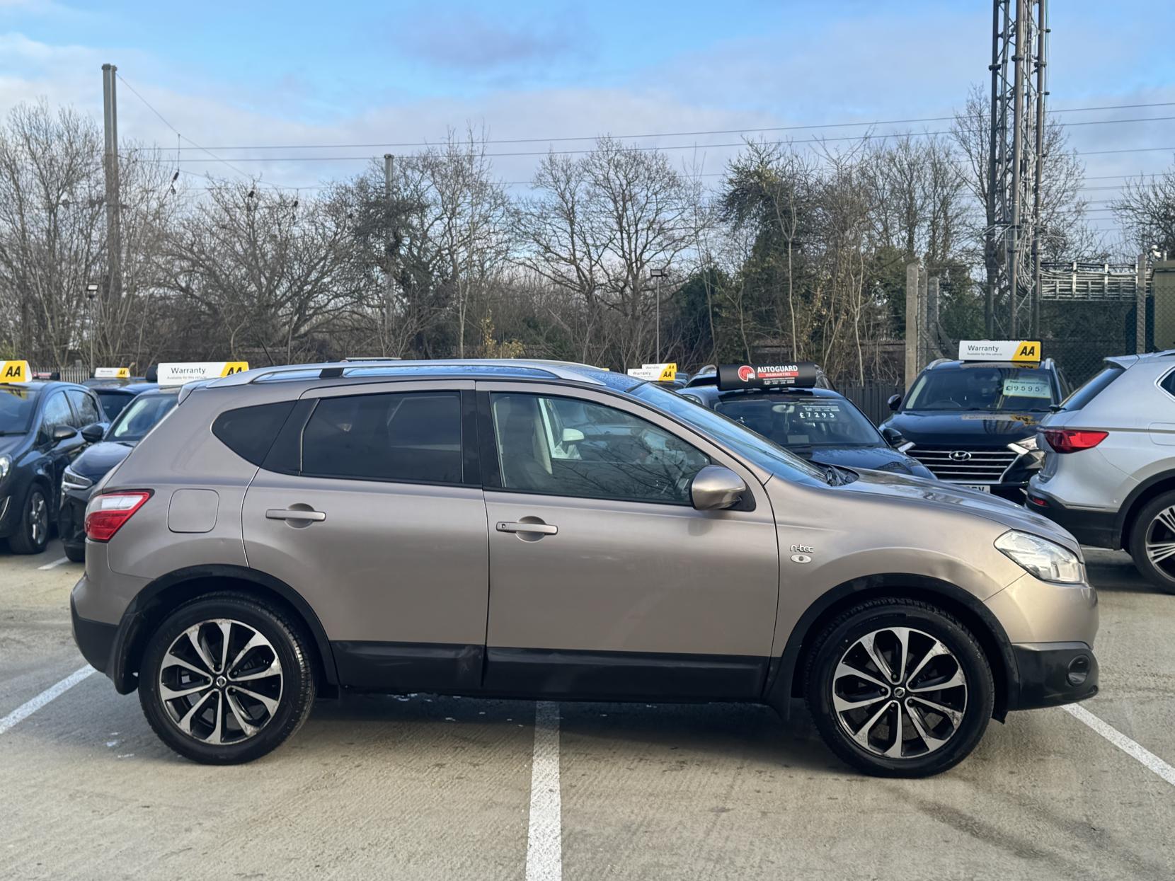 Nissan Qashqai 1.5 dCi n-tec SUV 5dr Diesel Manual 2WD Euro 5 (110 ps)