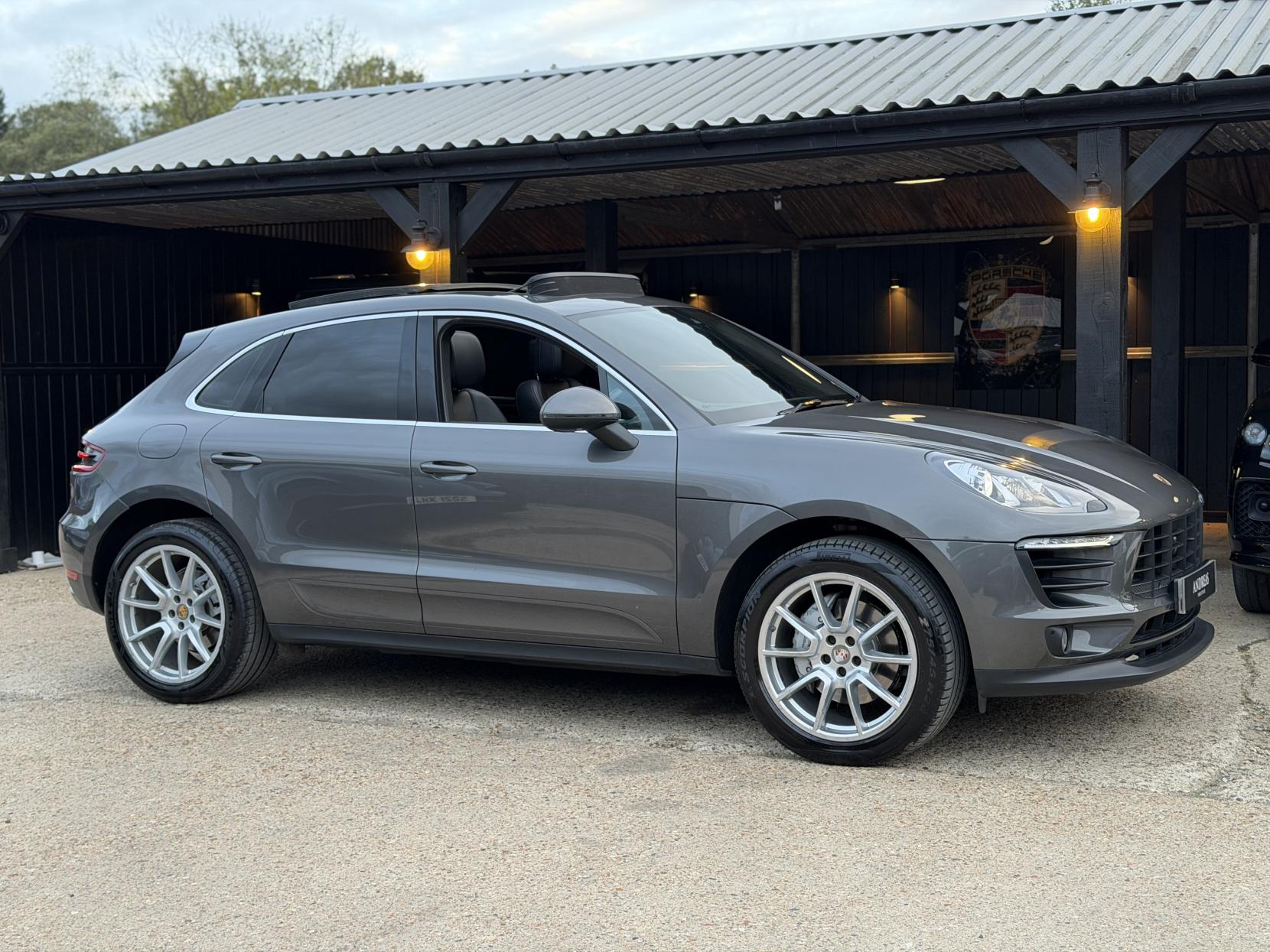 2017 Porsche Macan
