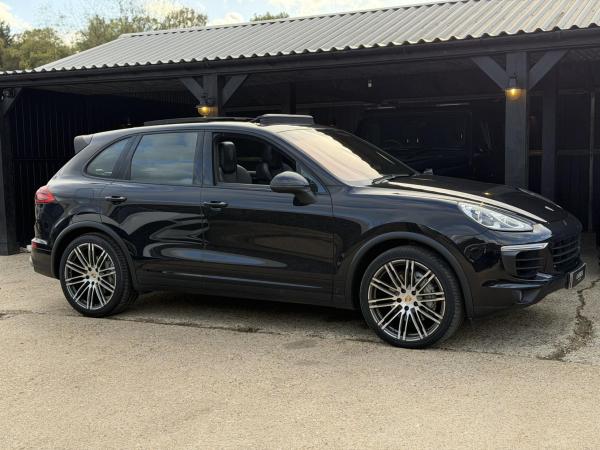 Porsche Cayenne 4.2 TD V8 S SUV 5dr Diesel TiptronicS 4WD Euro 5 (s/s) (385 ps)