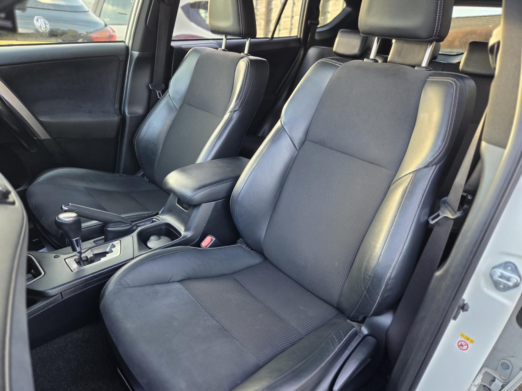 Toyota RAV4 2.0 V-Matic Icon SUV 5dr Petrol CVT 4WD Euro 6 (s/s) (Safety Sense, SNav) (151 ps)