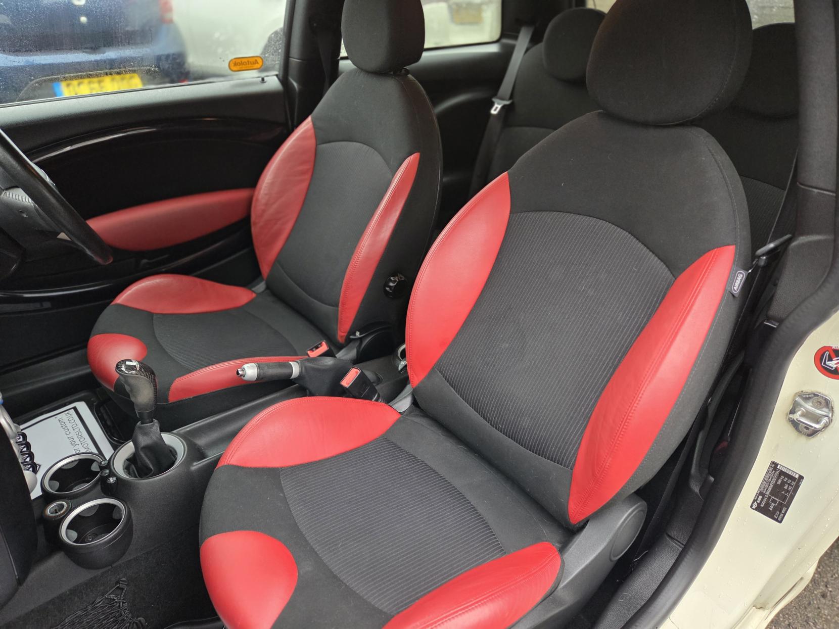 MINI Hatch 1.6 John Cooper Works Hatchback 3dr Petrol Manual Euro 4 (211 ps)