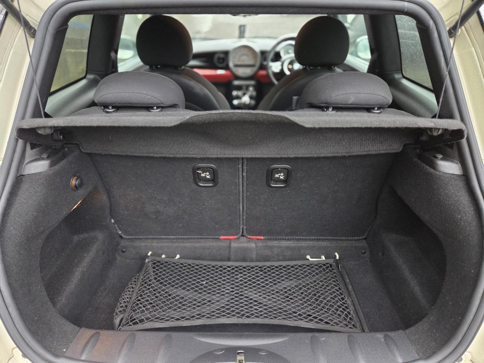 MINI Hatch 1.6 John Cooper Works Hatchback 3dr Petrol Manual Euro 4 (211 ps)