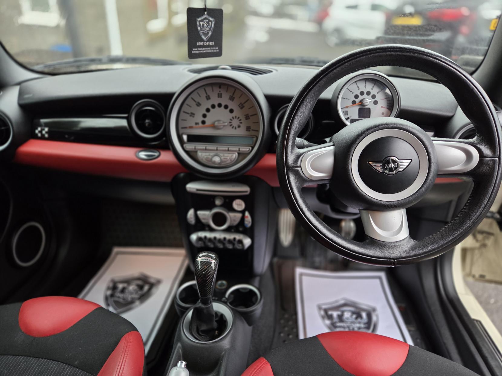 MINI Hatch 1.6 John Cooper Works Hatchback 3dr Petrol Manual Euro 4 (211 ps)