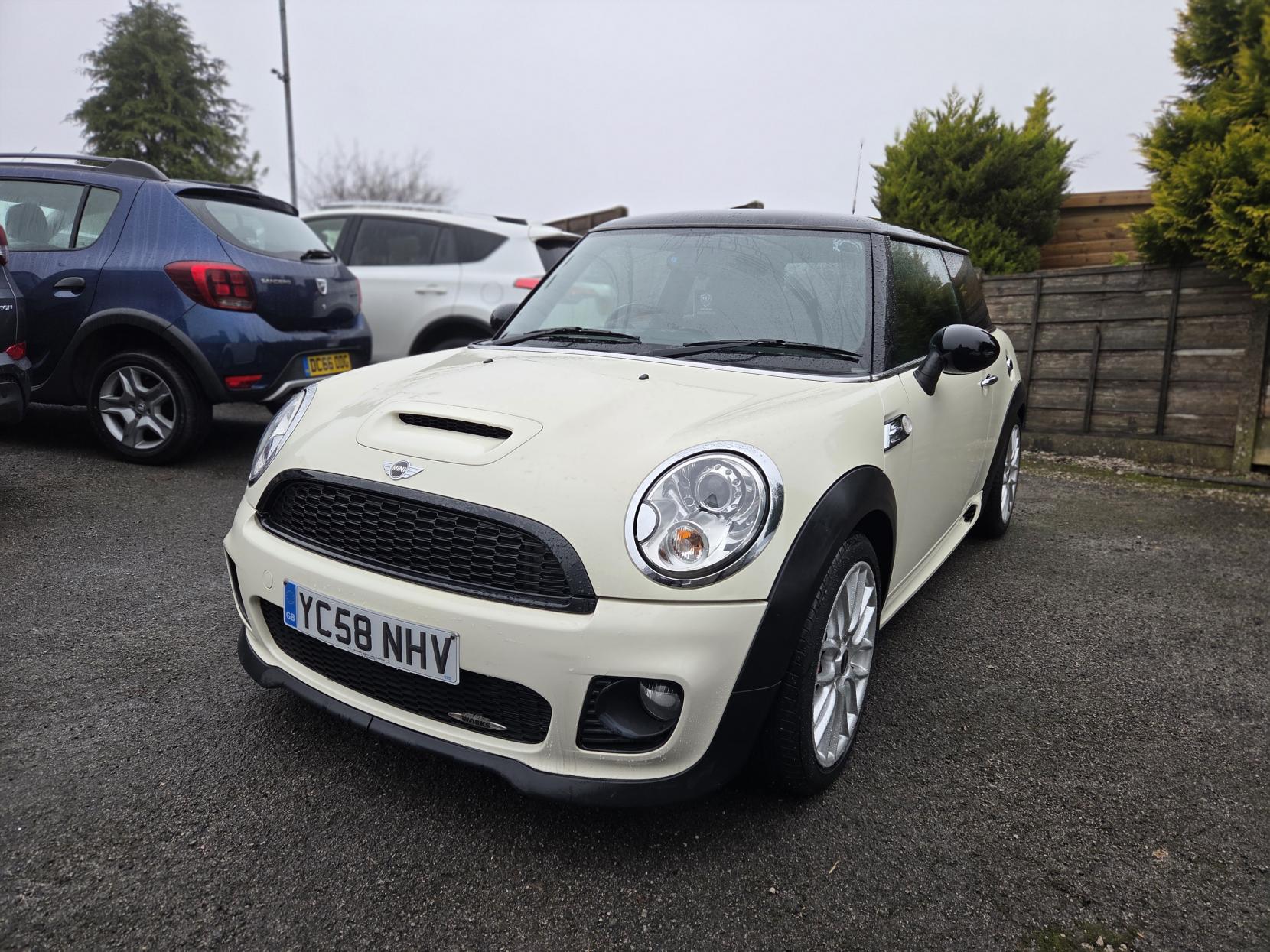 MINI Hatch 1.6 John Cooper Works Hatchback 3dr Petrol Manual Euro 4 (211 ps)