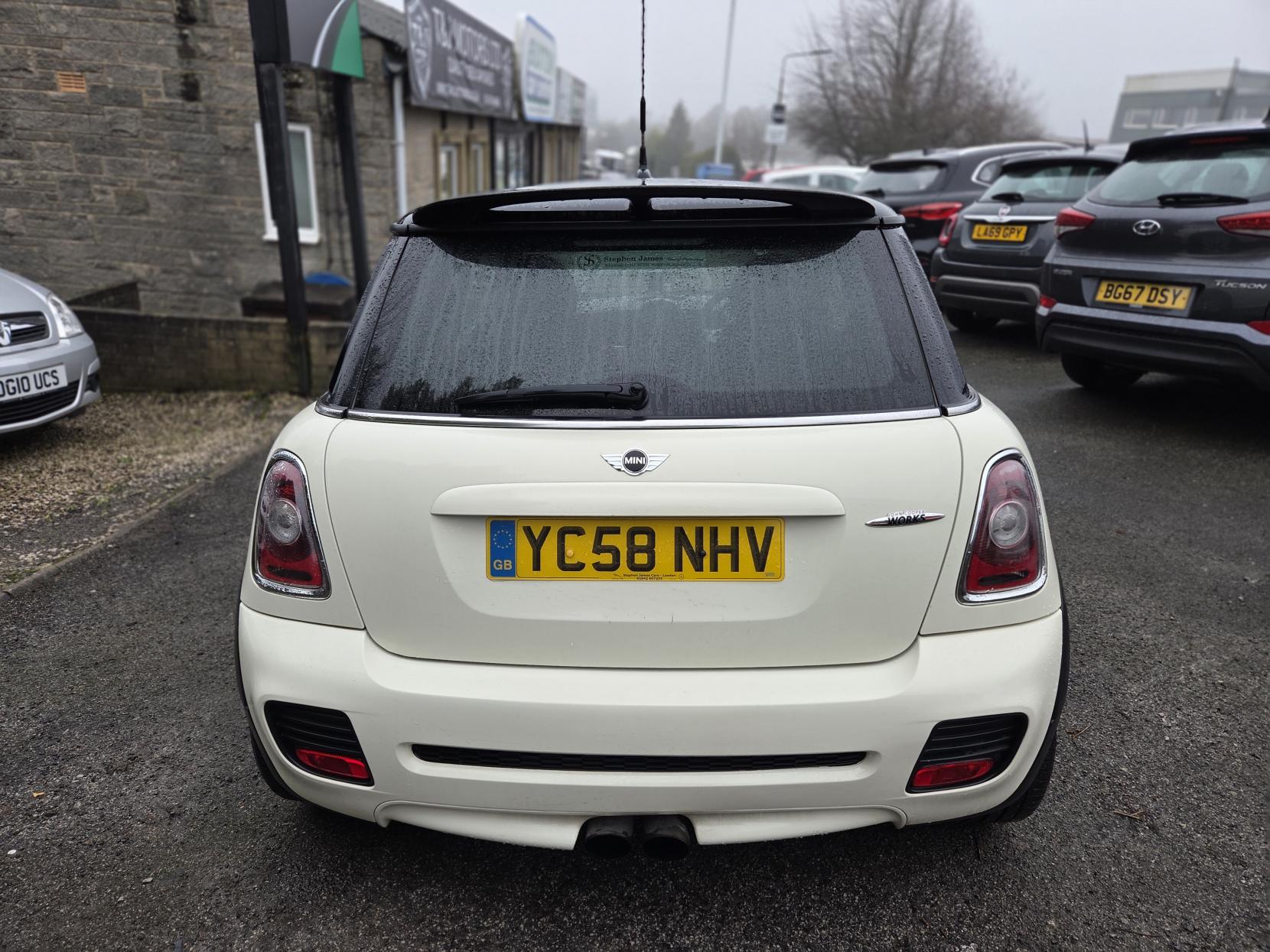 MINI Hatch 1.6 John Cooper Works Hatchback 3dr Petrol Manual Euro 4 (211 ps)