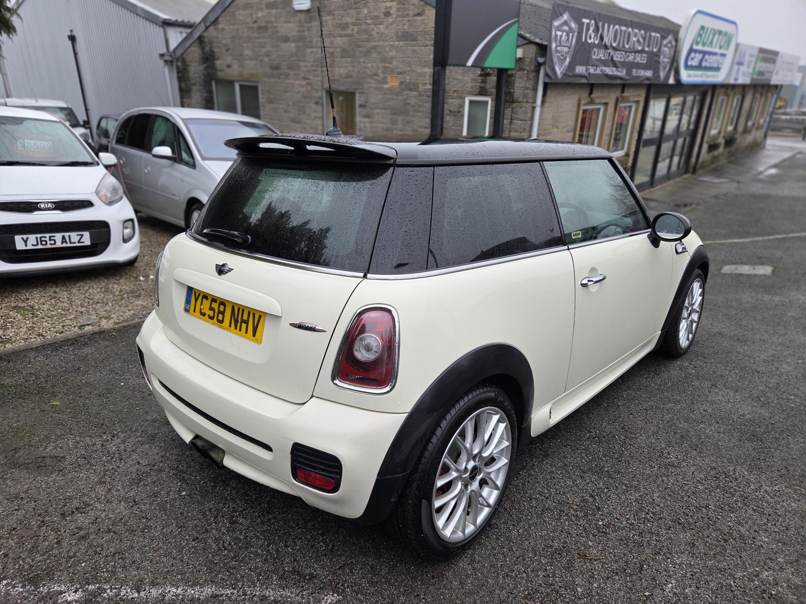 MINI Hatch 1.6 John Cooper Works Hatchback 3dr Petrol Manual Euro 4 (211 ps)