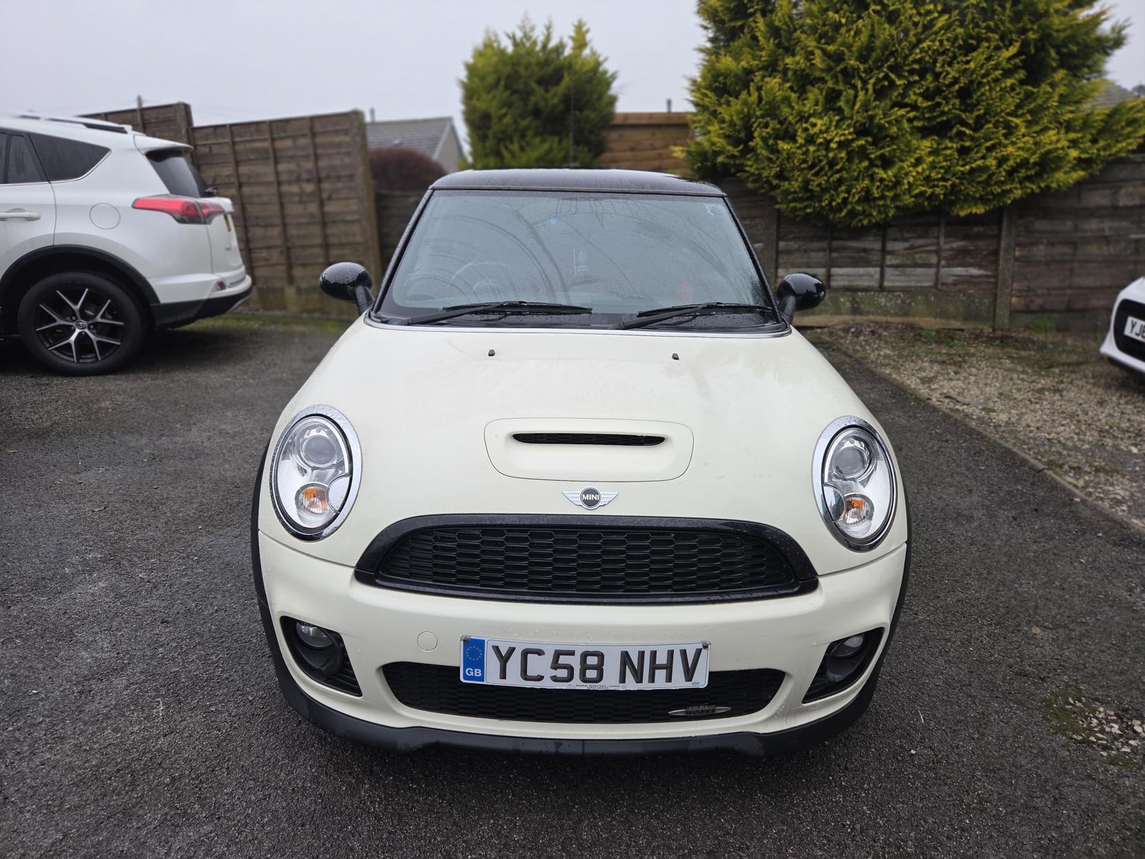 MINI Hatch 1.6 John Cooper Works Hatchback 3dr Petrol Manual Euro 4 (211 ps)