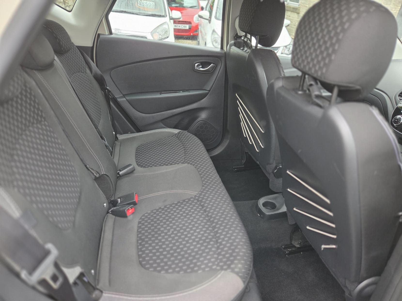 Renault Captur 0.9 TCe ENERGY Dynamique Nav SUV 5dr Petrol Manual Euro 6 (s/s) (90 ps)