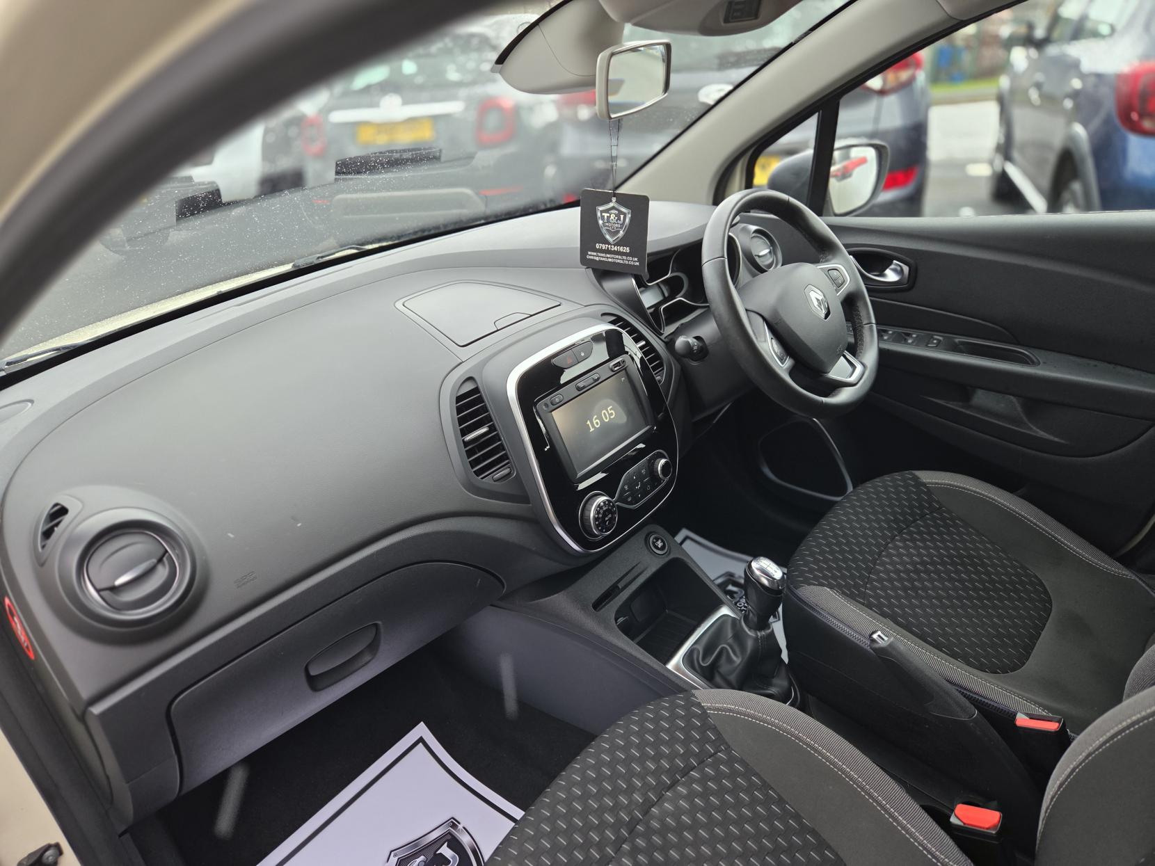 Renault Captur 0.9 TCe ENERGY Dynamique Nav SUV 5dr Petrol Manual Euro 6 (s/s) (90 ps)