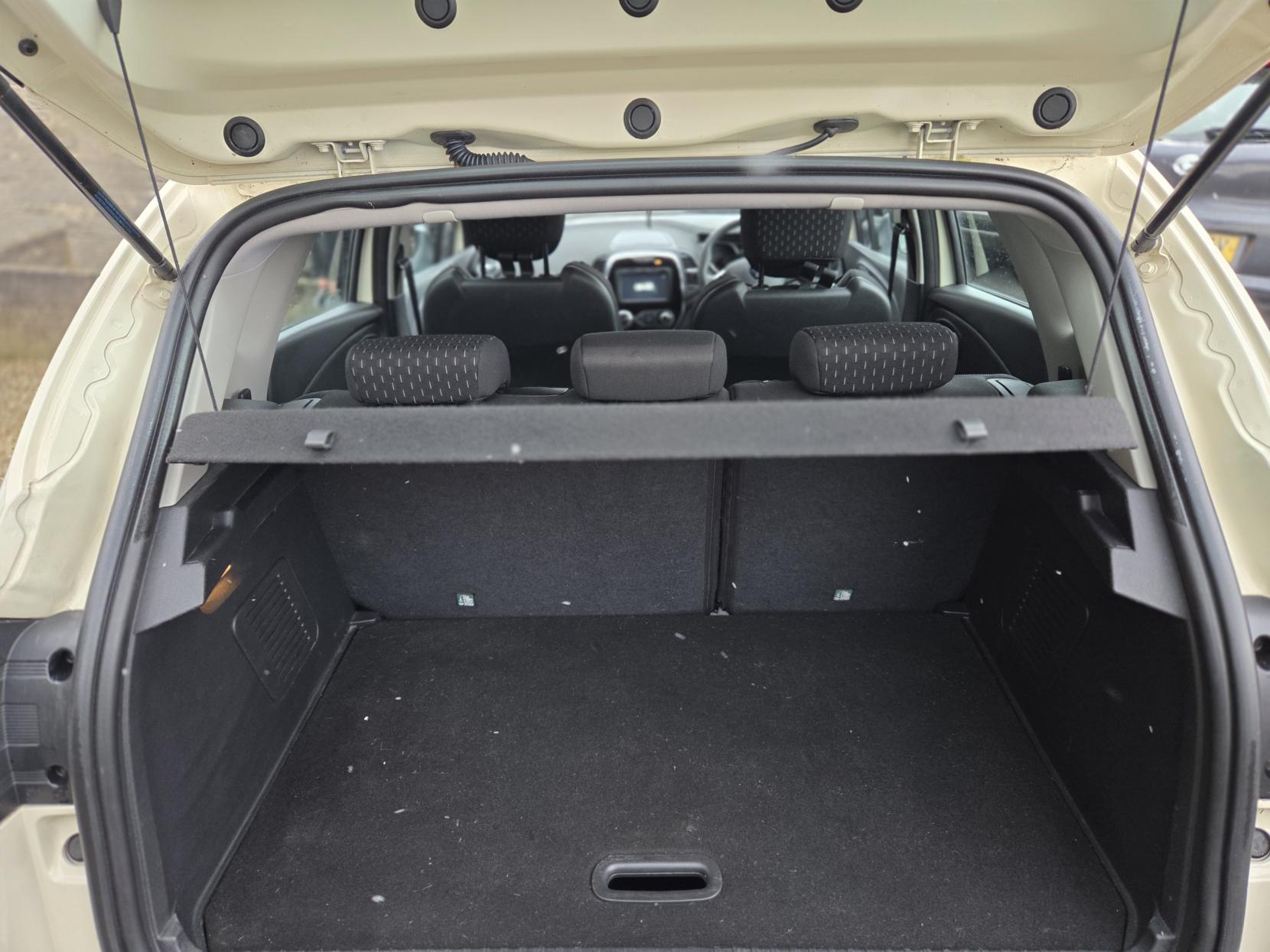 Renault Captur 0.9 TCe ENERGY Dynamique Nav SUV 5dr Petrol Manual Euro 6 (s/s) (90 ps)