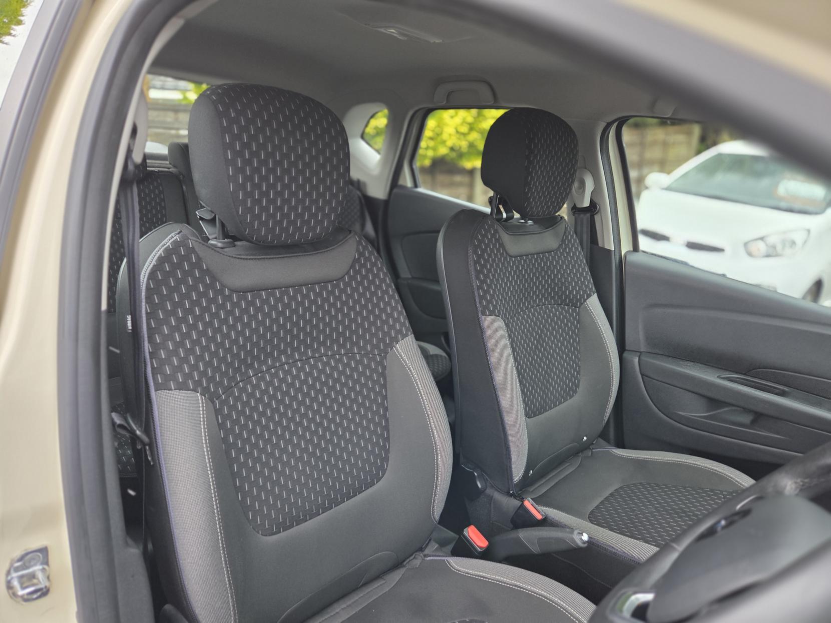 Renault Captur 0.9 TCe ENERGY Dynamique Nav SUV 5dr Petrol Manual Euro 6 (s/s) (90 ps)