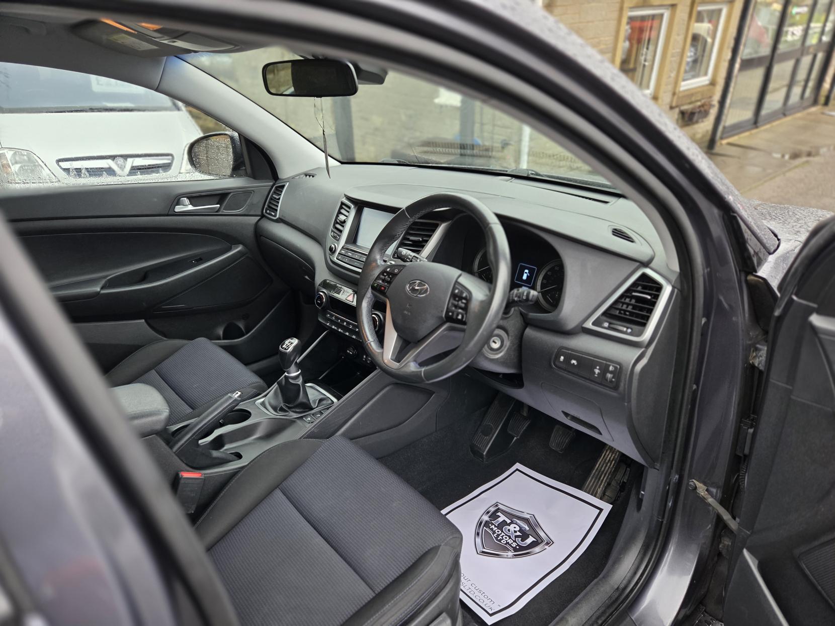 Hyundai TUCSON 1.7 CRDi Blue Drive SE Nav SUV 5dr Diesel Manual Euro 6 (s/s) (116 ps)