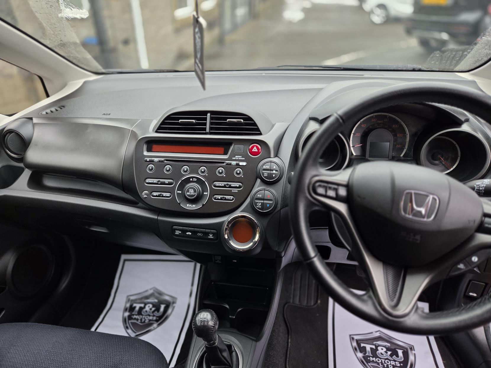 Honda Jazz 1.4 i-VTEC ES Plus Hatchback 5dr Petrol Manual Euro 5 (99 ps)