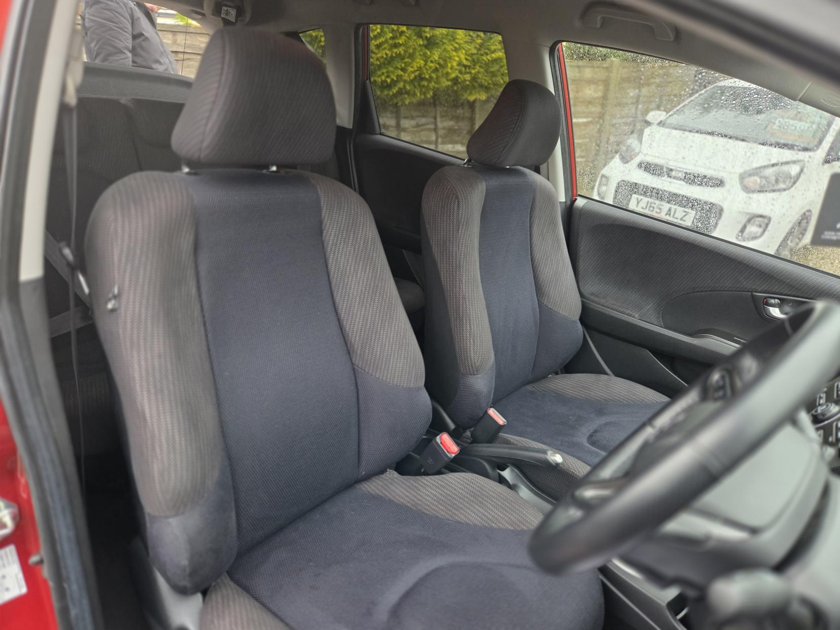 Honda Jazz 1.4 i-VTEC ES Plus Hatchback 5dr Petrol Manual Euro 5 (99 ps)