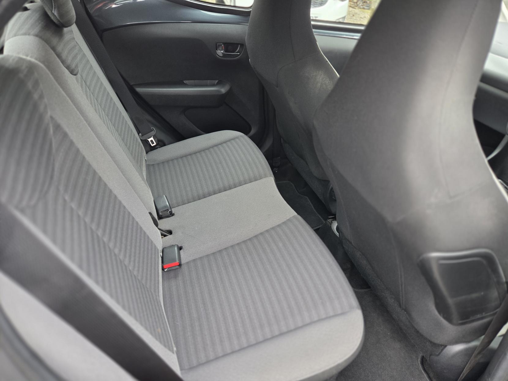 Toyota AYGO 1.0 VVT-i x-play Hatchback 5dr Petrol Manual Euro 6 (71 ps)