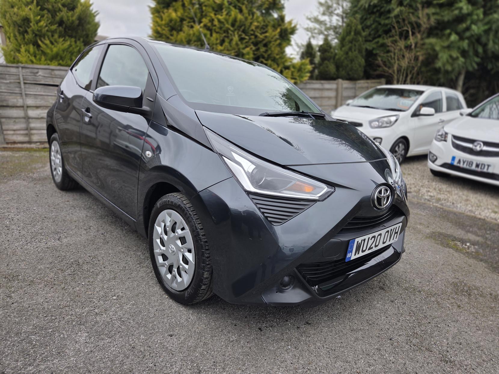 Toyota AYGO 1.0 VVT-i x-play Hatchback 5dr Petrol Manual Euro 6 (71 ps)