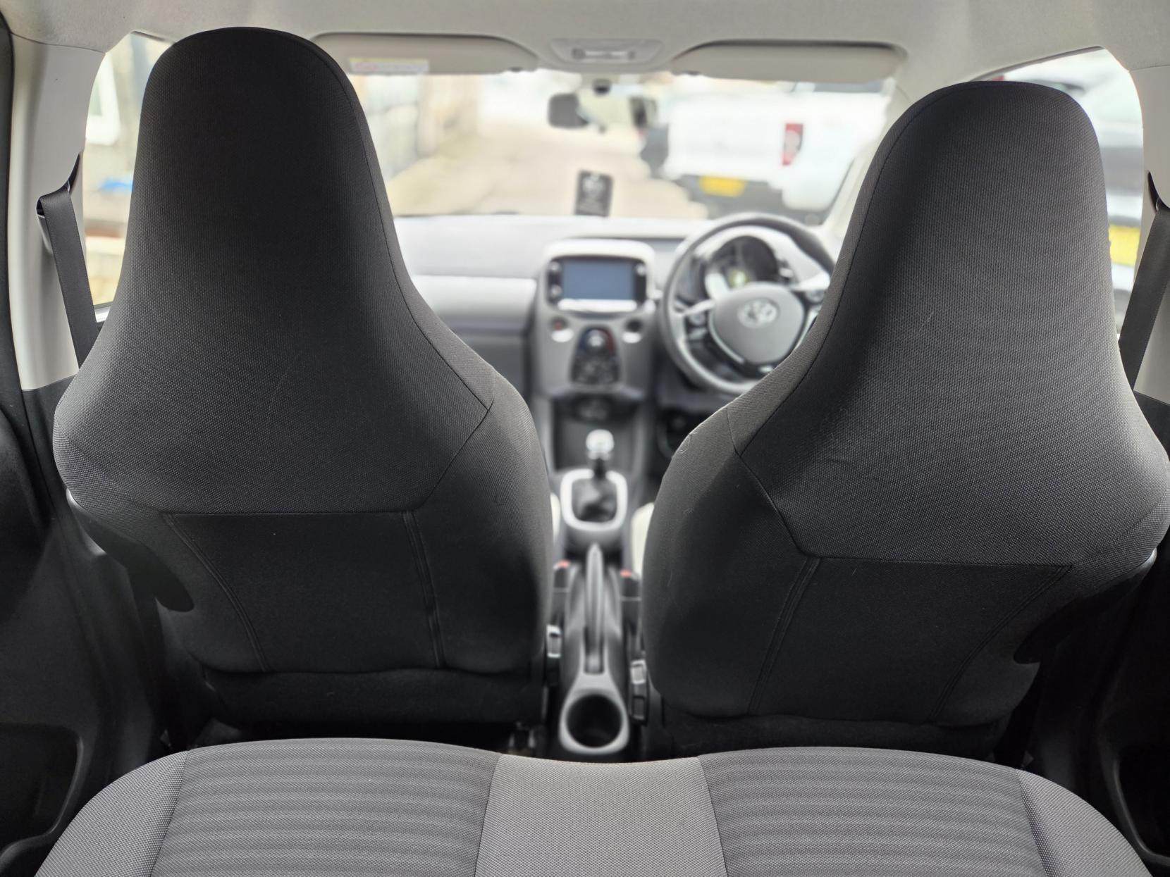 Toyota AYGO 1.0 VVT-i x-play Hatchback 5dr Petrol Manual Euro 6 (71 ps)