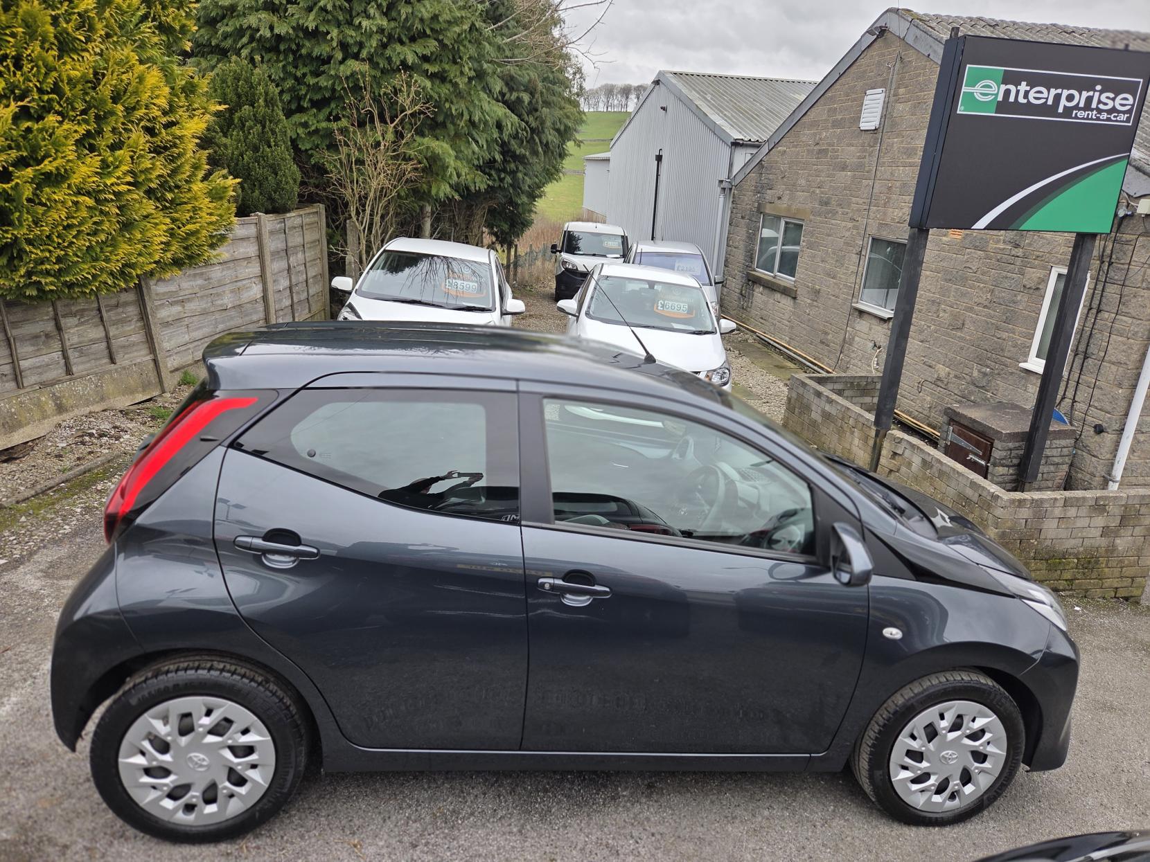 Toyota AYGO 1.0 VVT-i x-play Hatchback 5dr Petrol Manual Euro 6 (71 ps)