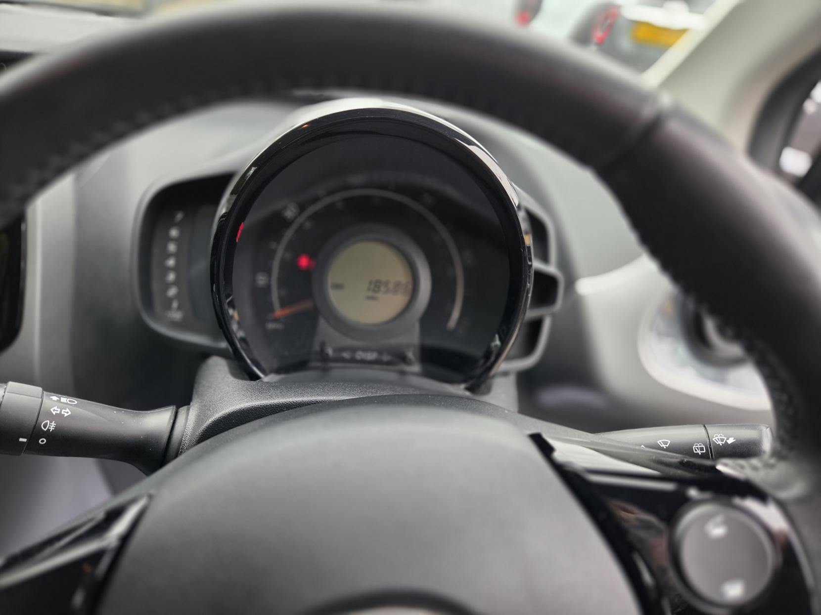 Toyota AYGO 1.0 VVT-i x-play Hatchback 5dr Petrol Manual Euro 6 (71 ps)