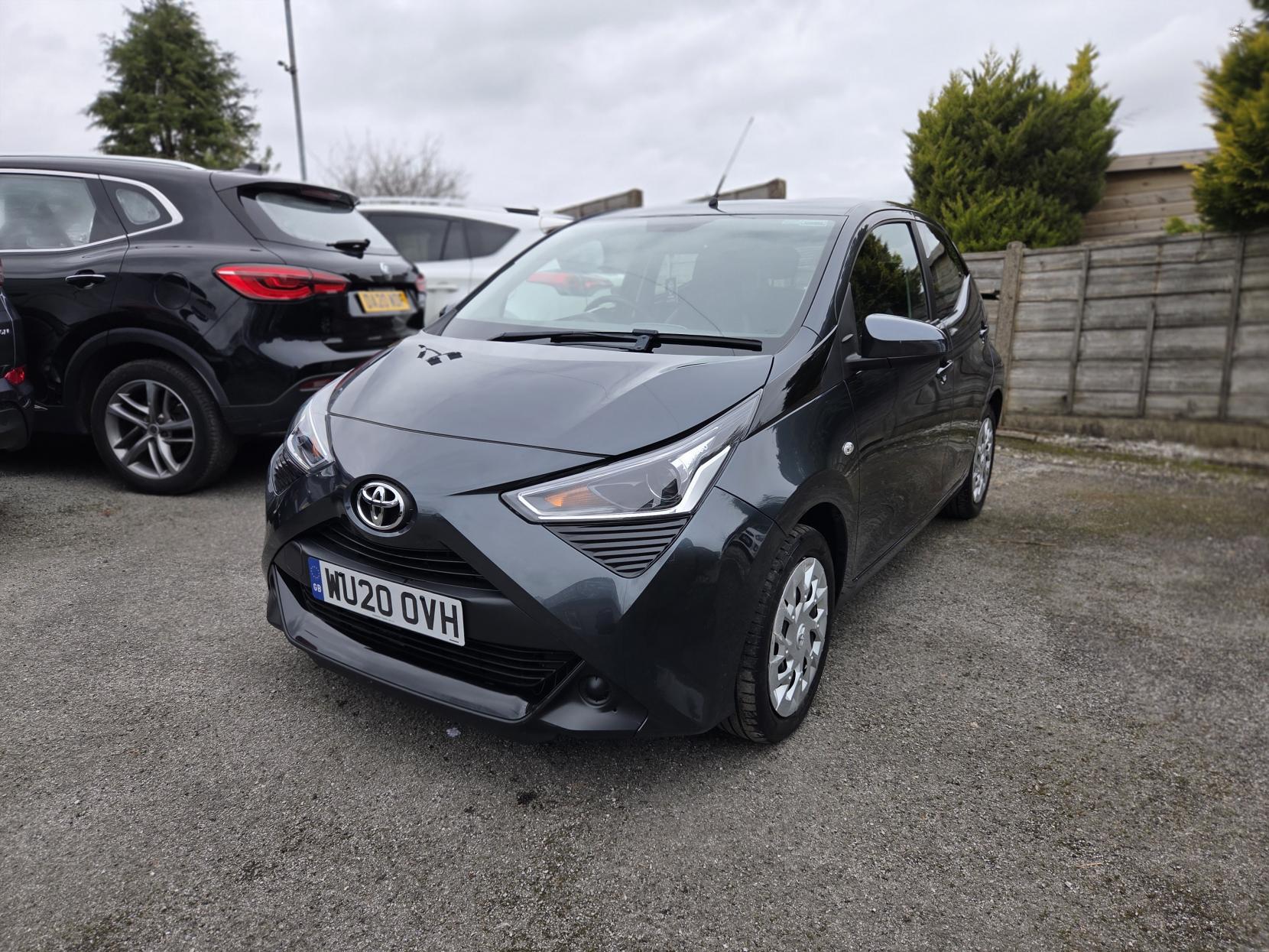 Toyota AYGO 1.0 VVT-i x-play Hatchback 5dr Petrol Manual Euro 6 (71 ps)
