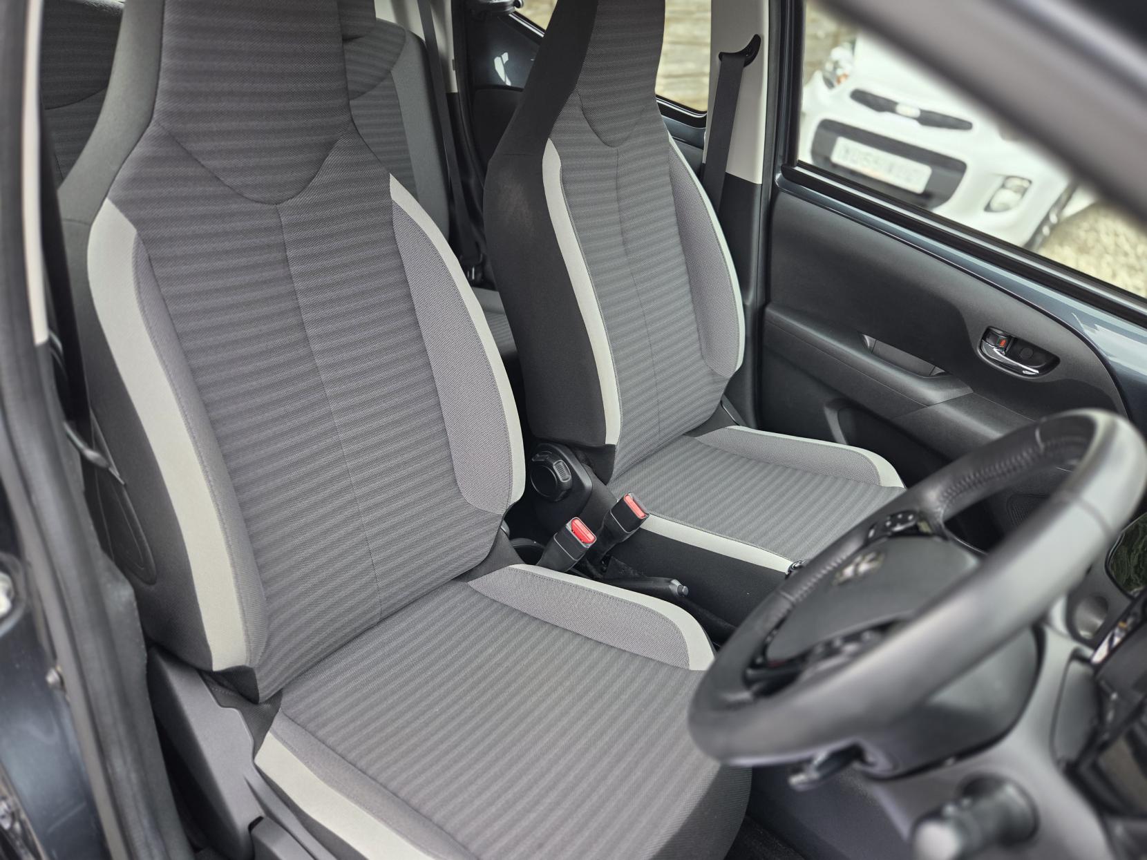 Toyota AYGO 1.0 VVT-i x-play Hatchback 5dr Petrol Manual Euro 6 (71 ps)